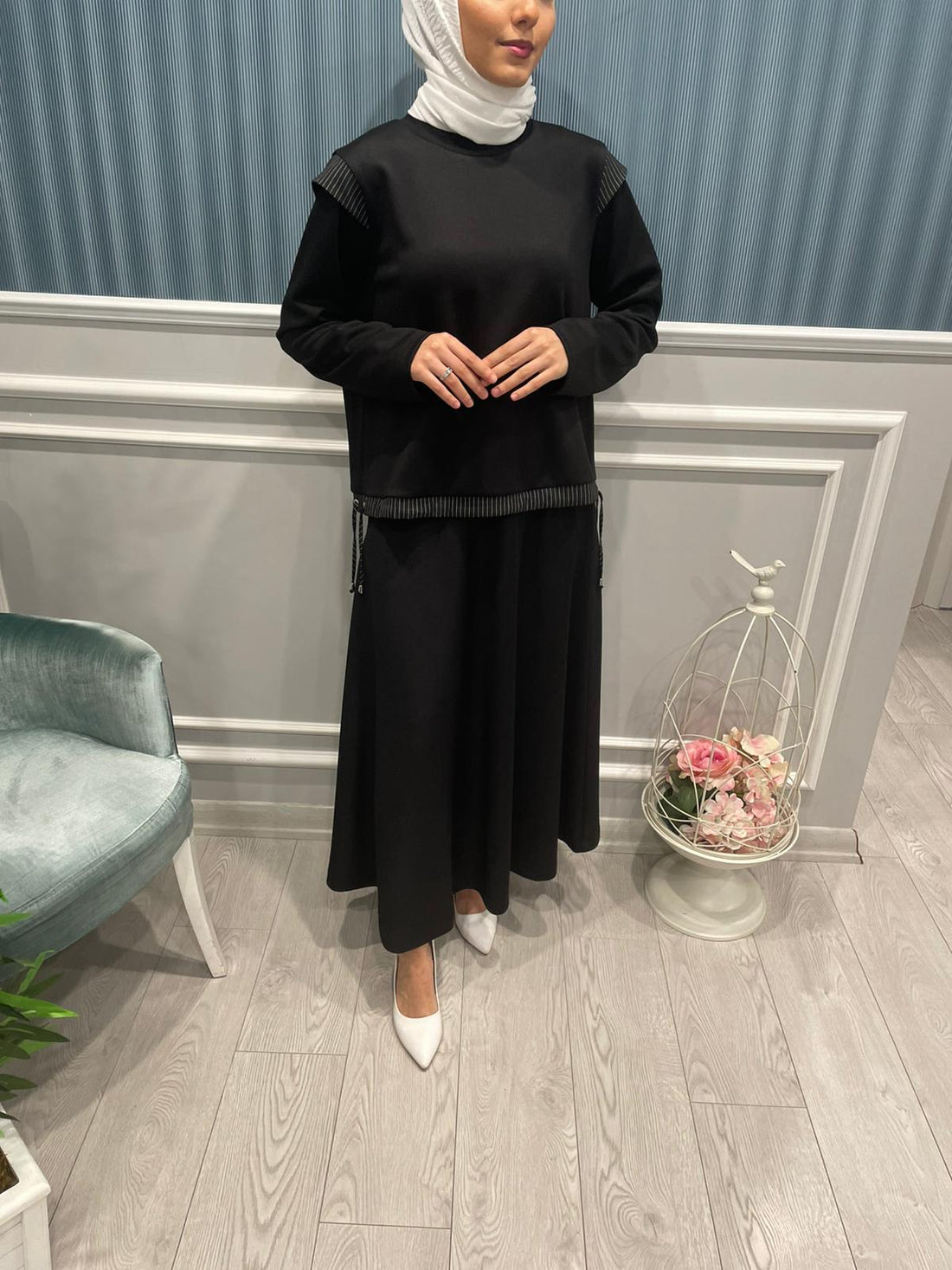 OMUZLARI ÇİZGİLİ SWEATSHİRT