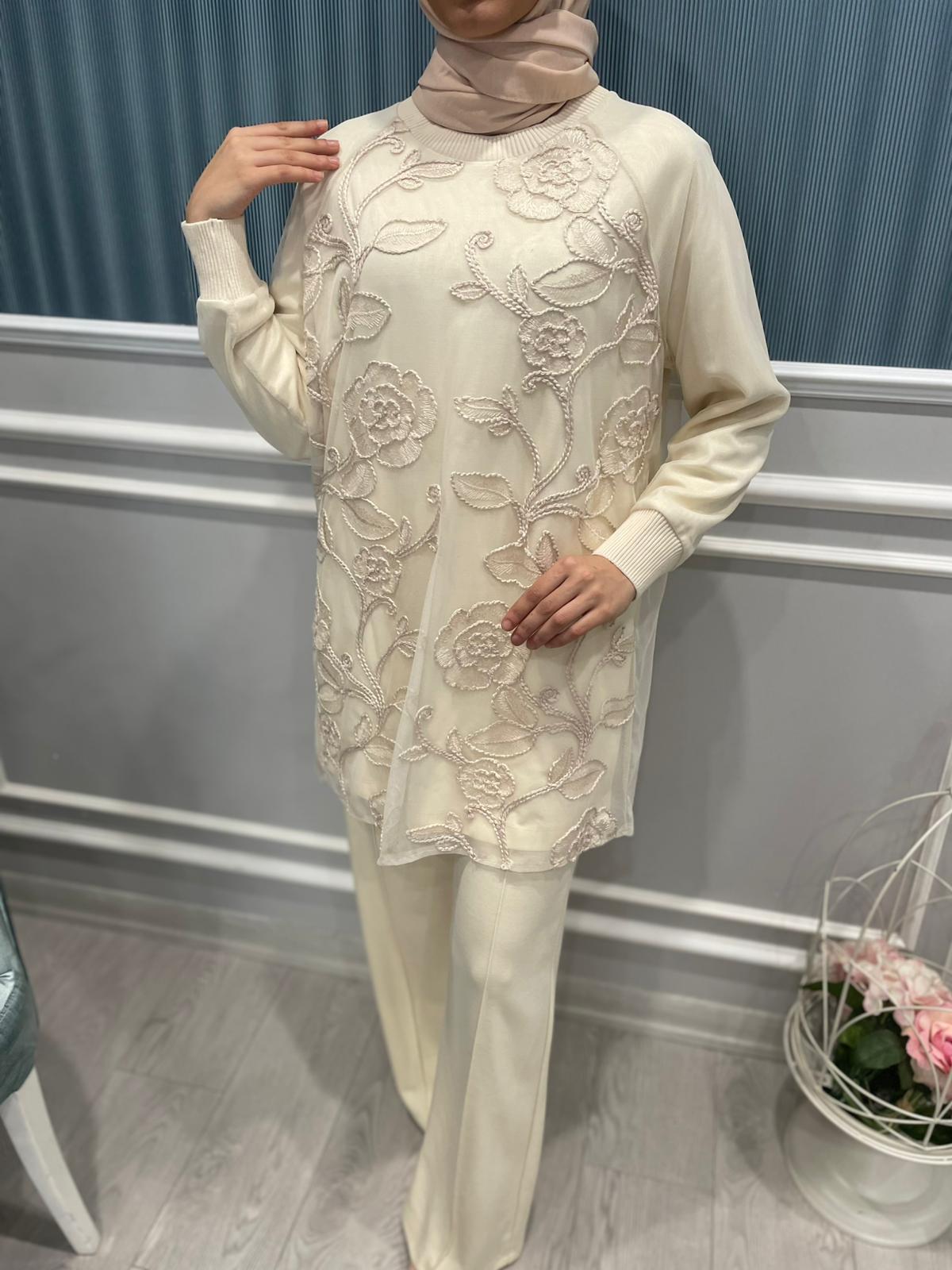 NAKIŞLI TÜF DETAYLI BİSİKLET YAKA TUNİK