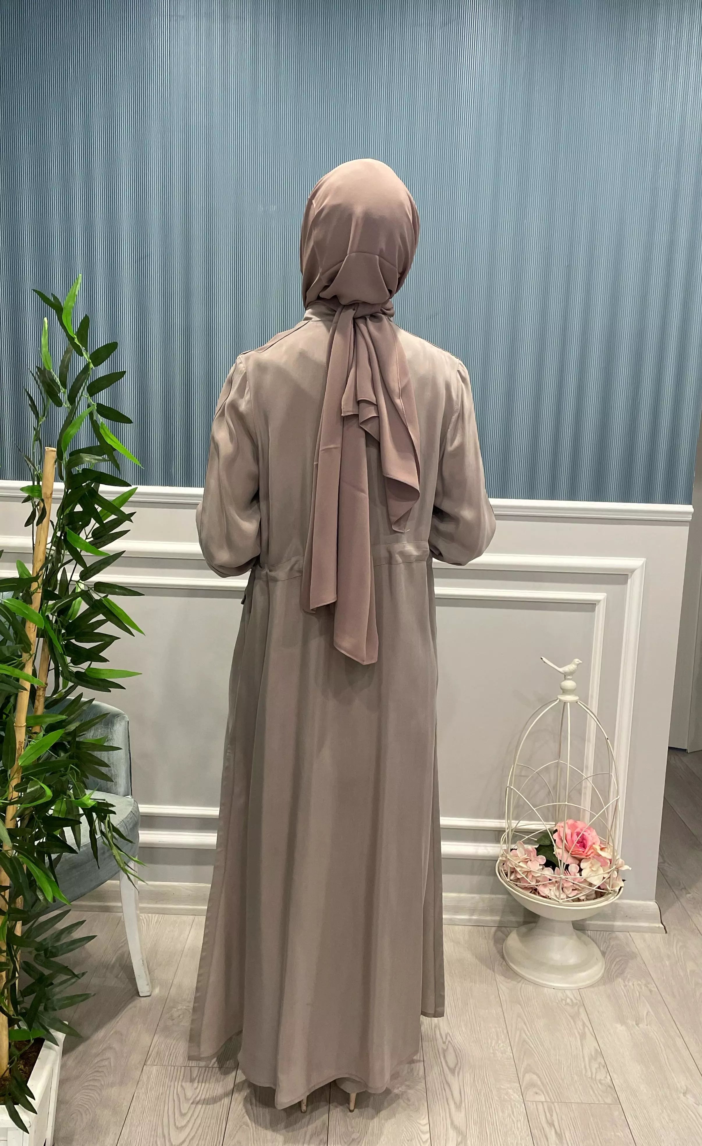 ÖNDEN FERMUARLI BELİ BÜZGÜLÜ CEP DETAYLI KUPRA İPEK KAP