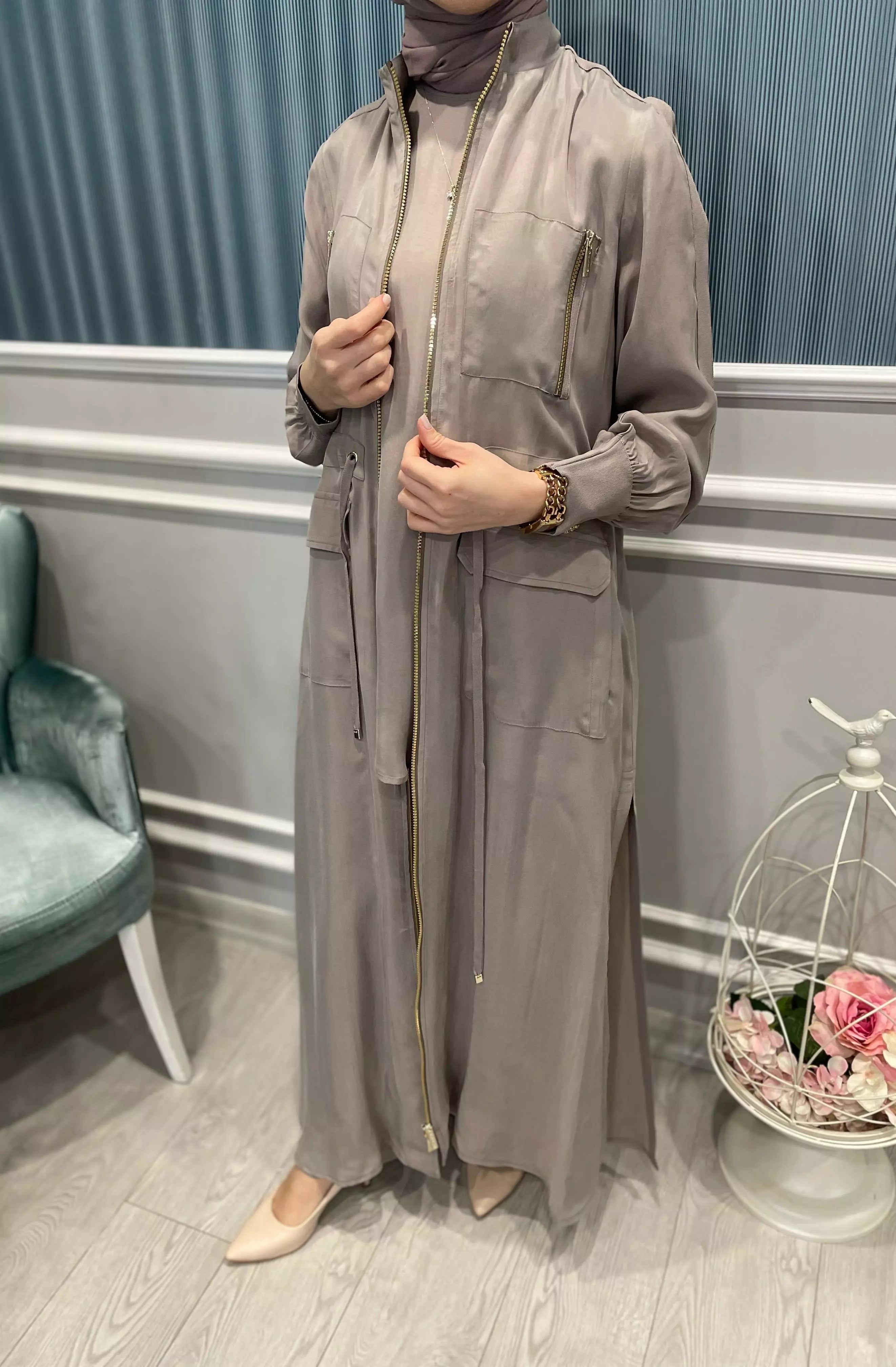 ÖNDEN FERMUARLI BELİ BÜZGÜLÜ CEP DETAYLI KUPRA İPEK KAP