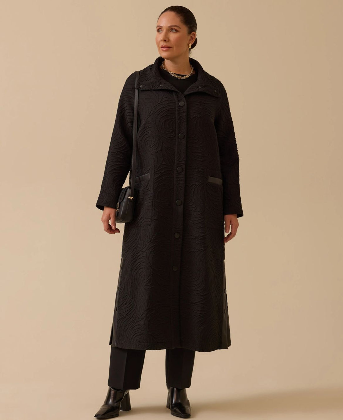 BÜYÜK BEDEN DESENLİ DÜĞMELİ UZUN KAP