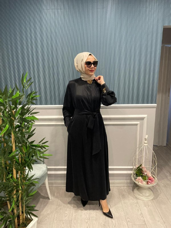 SATEN KUPRA YAKASI VE KOLLARI YAPRAK DÜĞMELİ ELBİSE