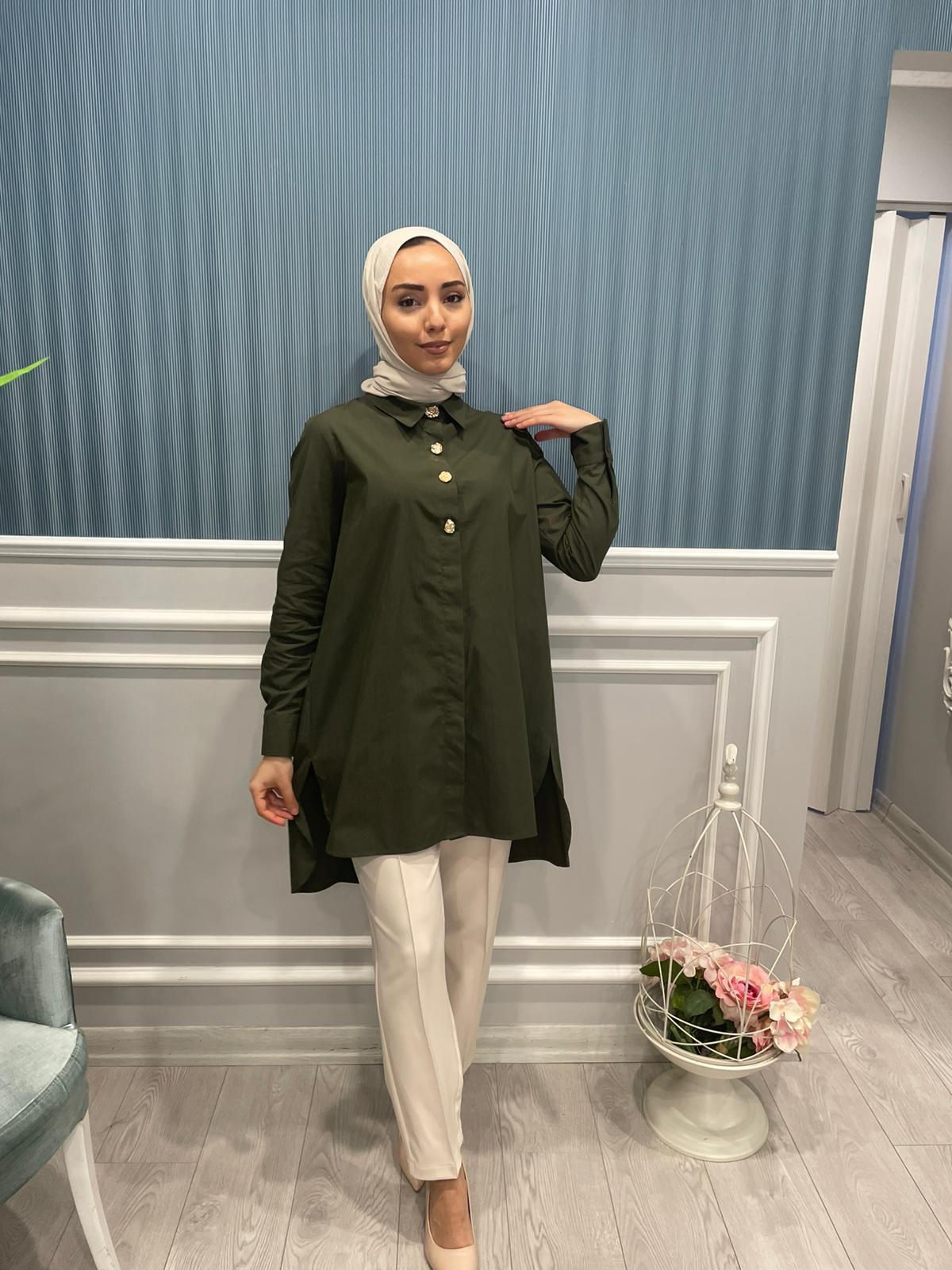 ASİMETRİK KESİM DÜĞME DETAYLI GÖMLEK