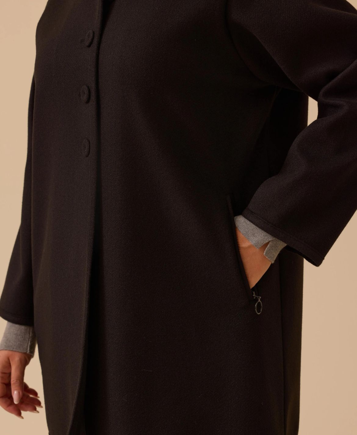 BÜYÜK BEDEN HAKİM YAKA DÜĞMELİ KABAN