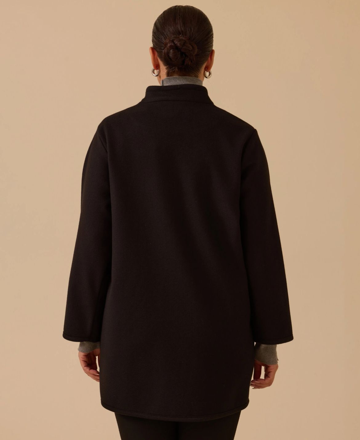 BÜYÜK BEDEN HAKİM YAKA DÜĞMELİ KABAN