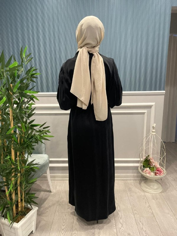 SATEN KUPRA YAKASI VE KOLLARI YAPRAK DÜĞMELİ ELBİSE