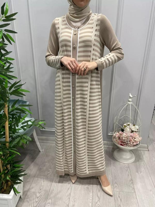 ÇİZGİLİ DELİKLİ HIRKA