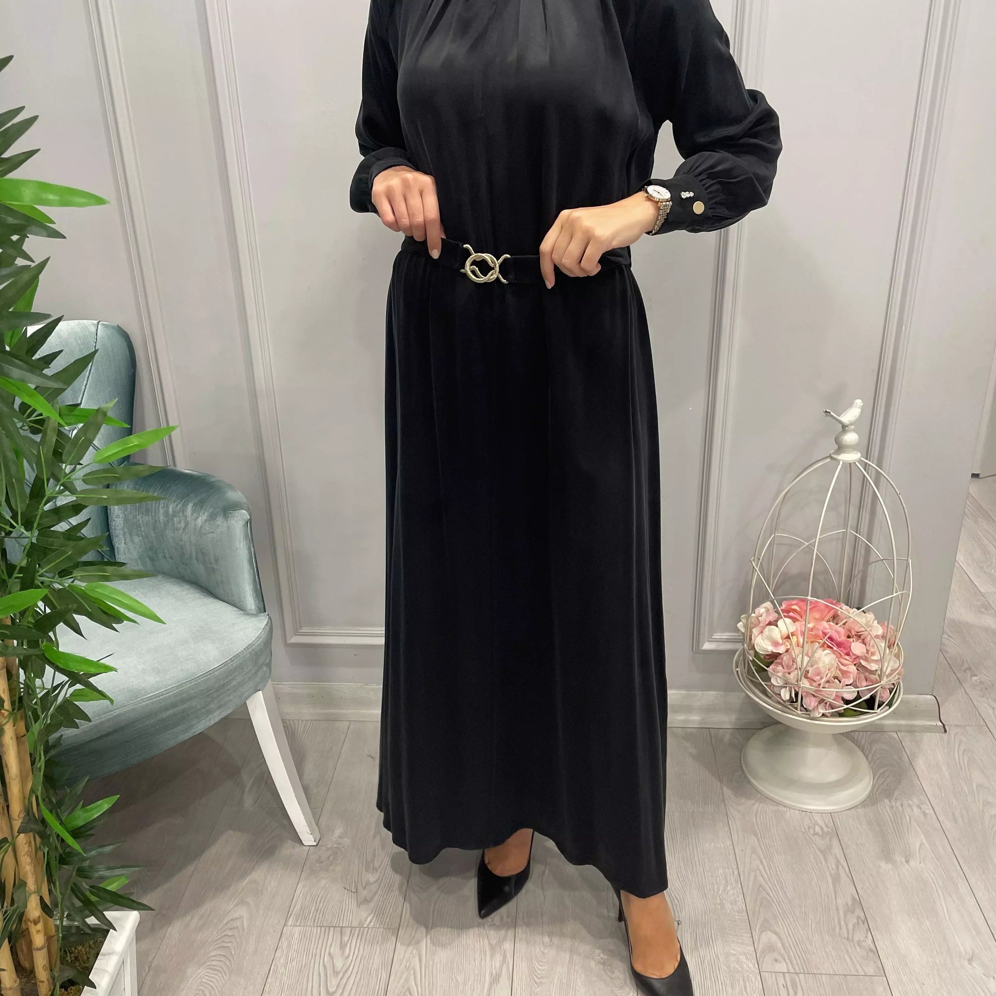 DİK YAKA BELİ KUŞAKLI SATEN İPEK ELBİSE