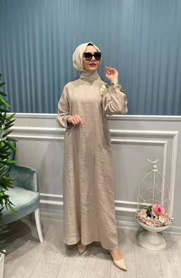 AKSESUAR DETAYLI DOĞAL KETEN ELBİSE