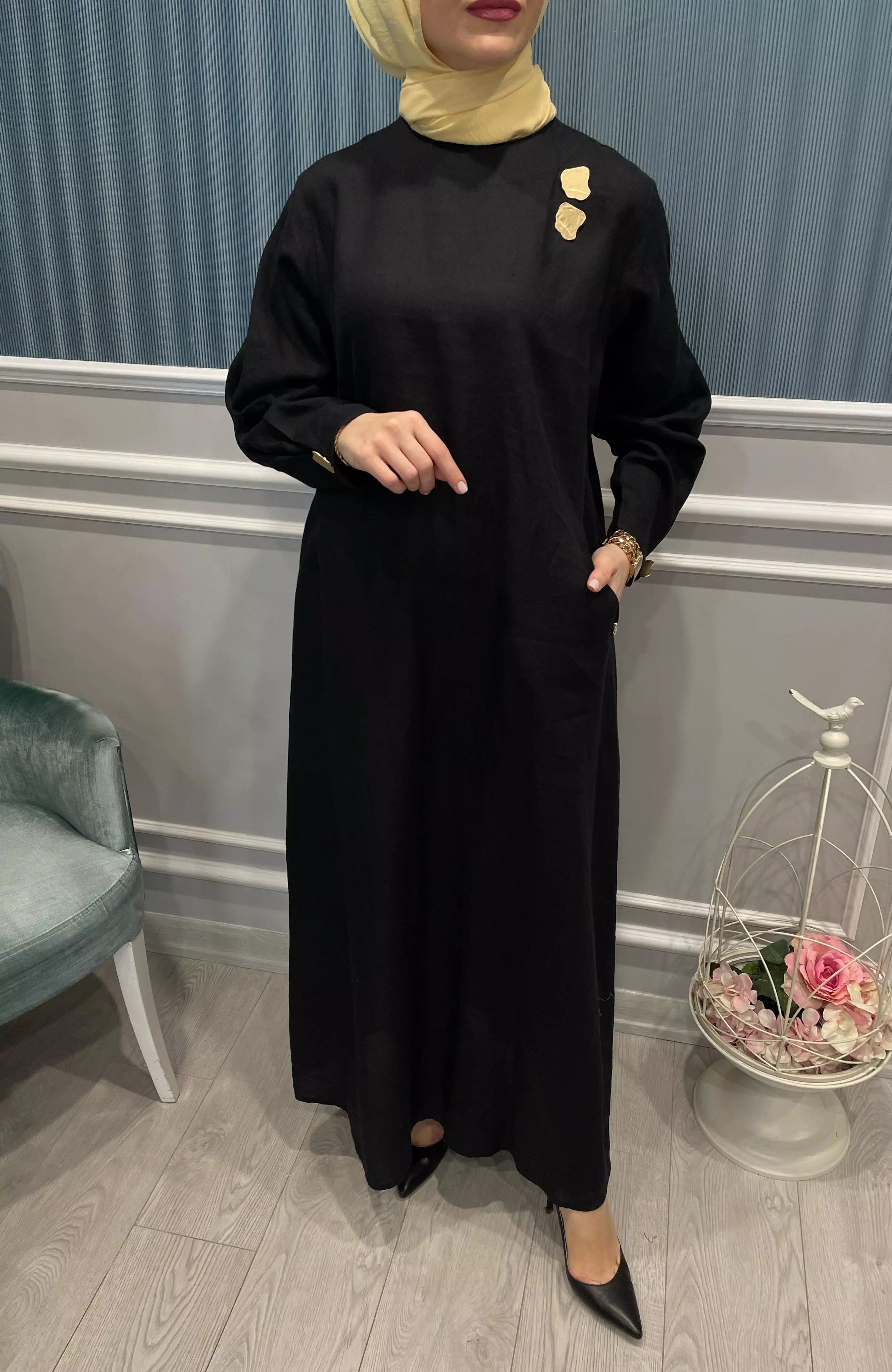 AKSESUAR DETAYLI DOĞAL KETEN ELBİSE