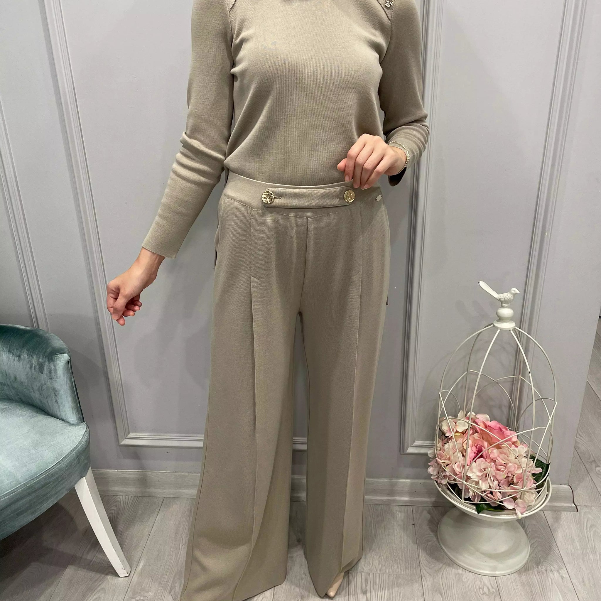 ÖNÜ DÜĞMELİ BOL PAÇA PANTOLON