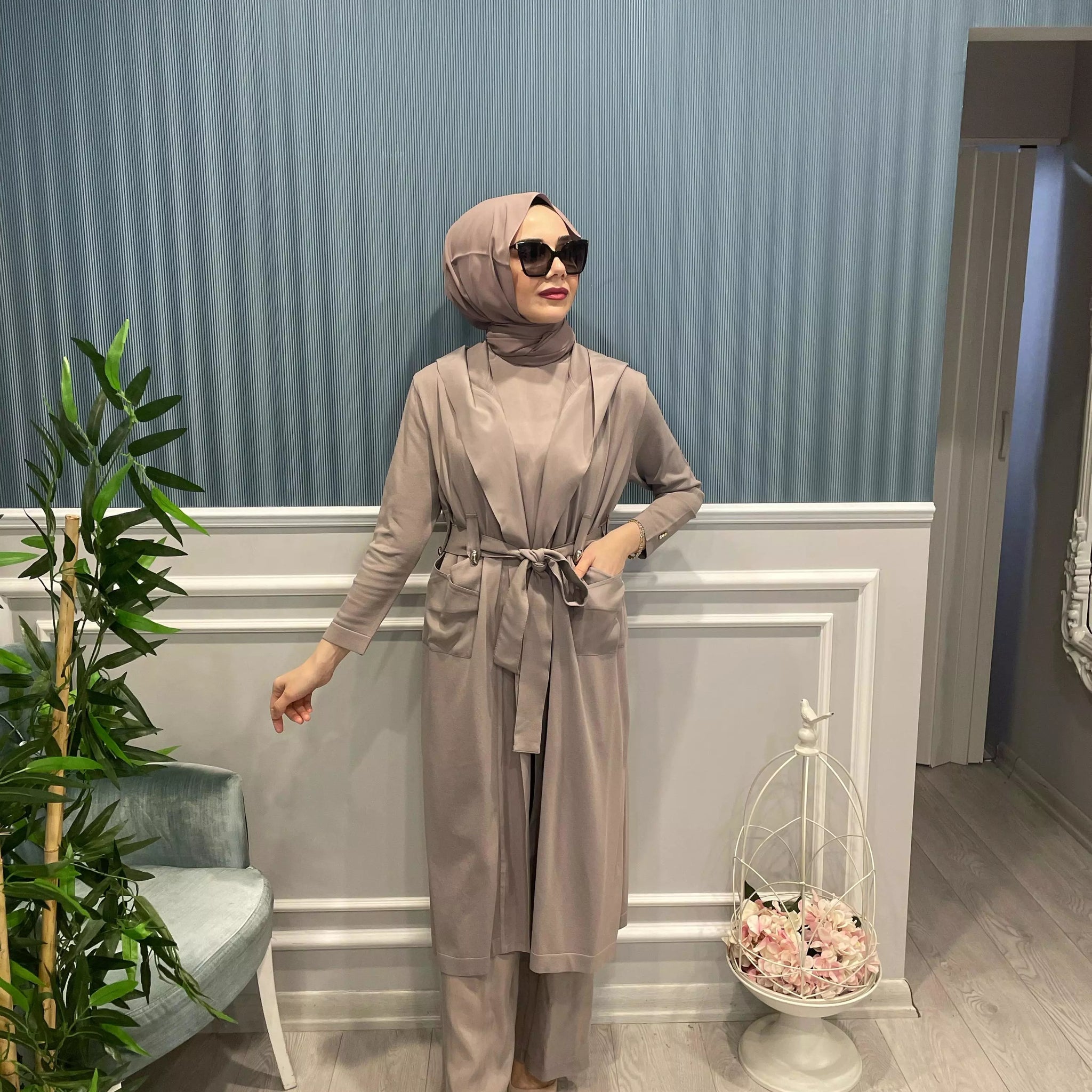 KUPRA DETAYLI BELİ KEMERLİ CEPLİ KAPŞONLU HIRKA