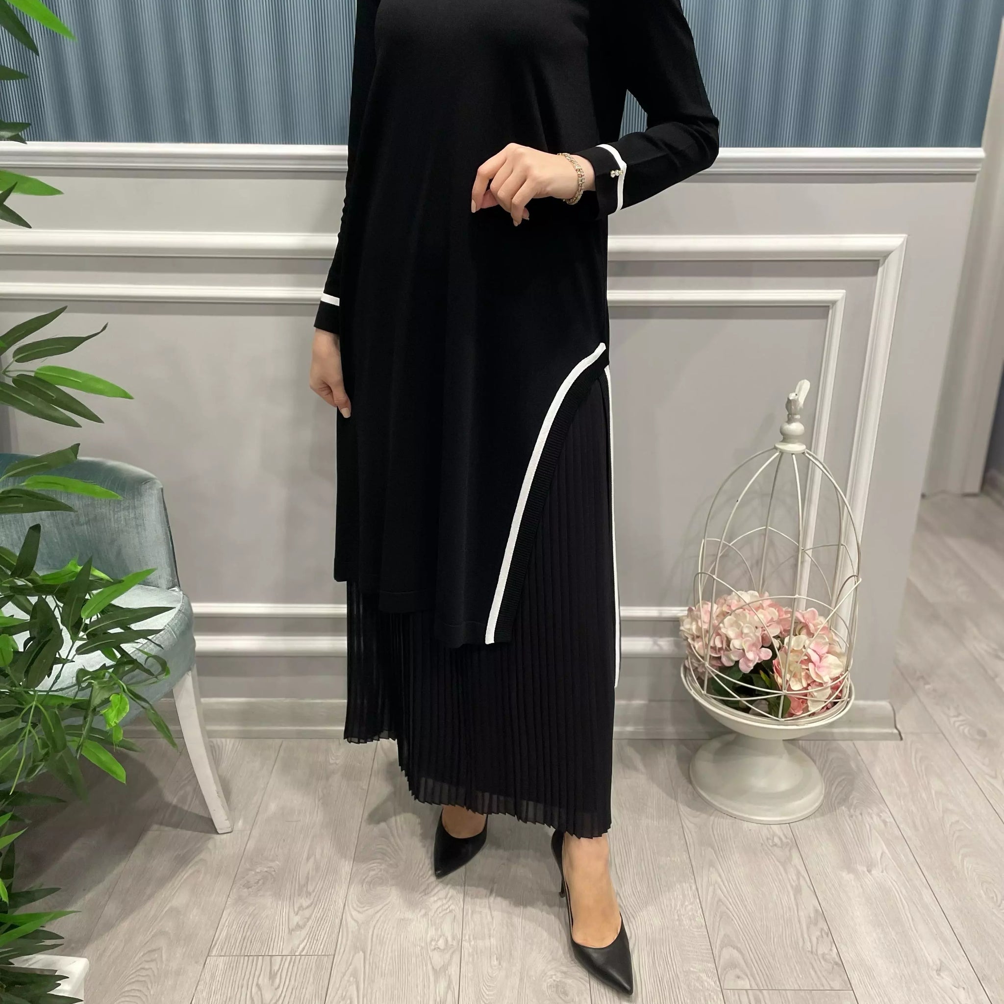 UZUN YANDAN YIRTMAÇLI BEYAZ ŞERİTLİ TUNİK