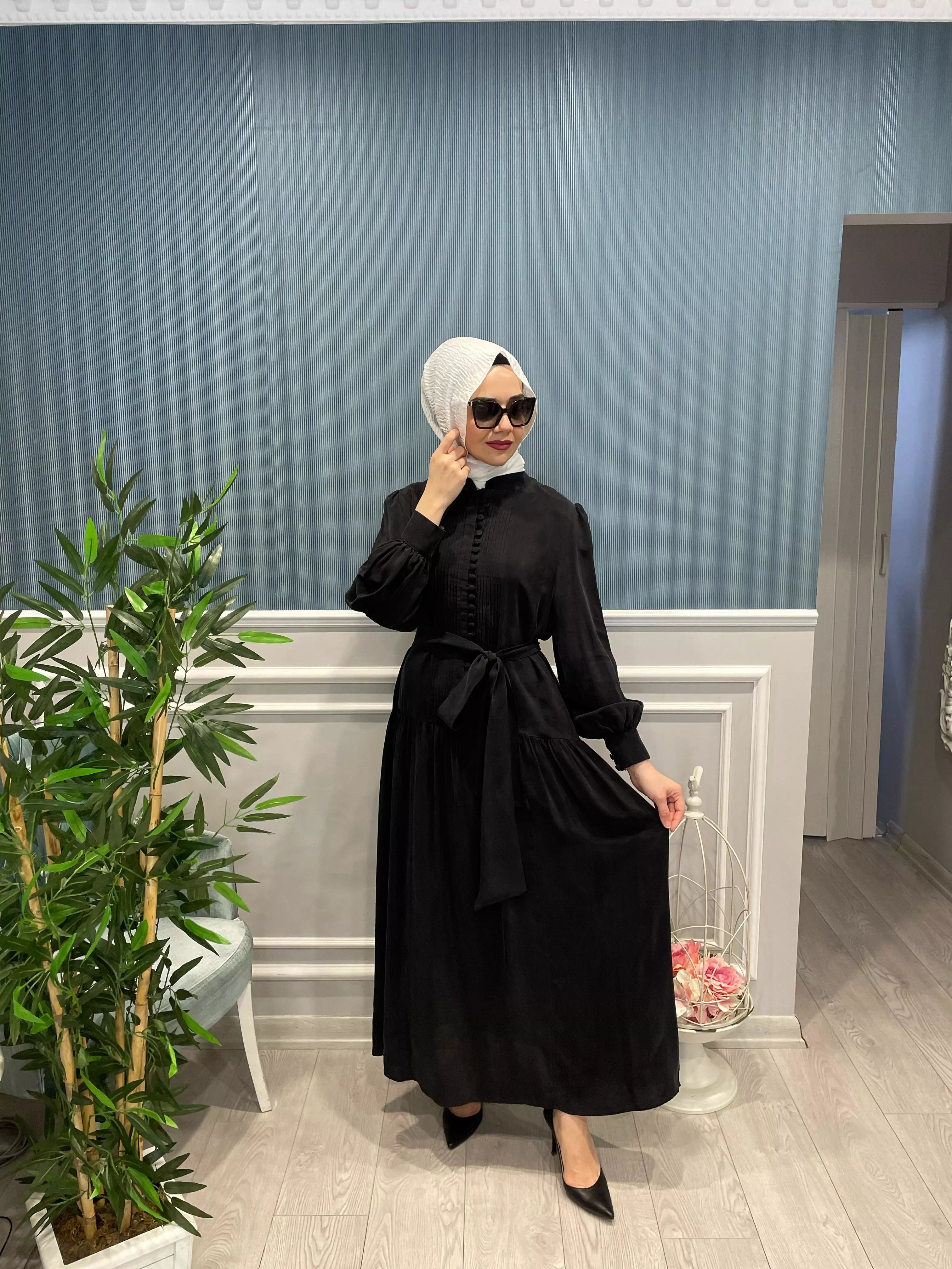 İÇİ ASTARLI BELİ SEYYAR KEMERLİ ÖNDEN DÜĞMELİ KUPRA İPEK ELBİSE