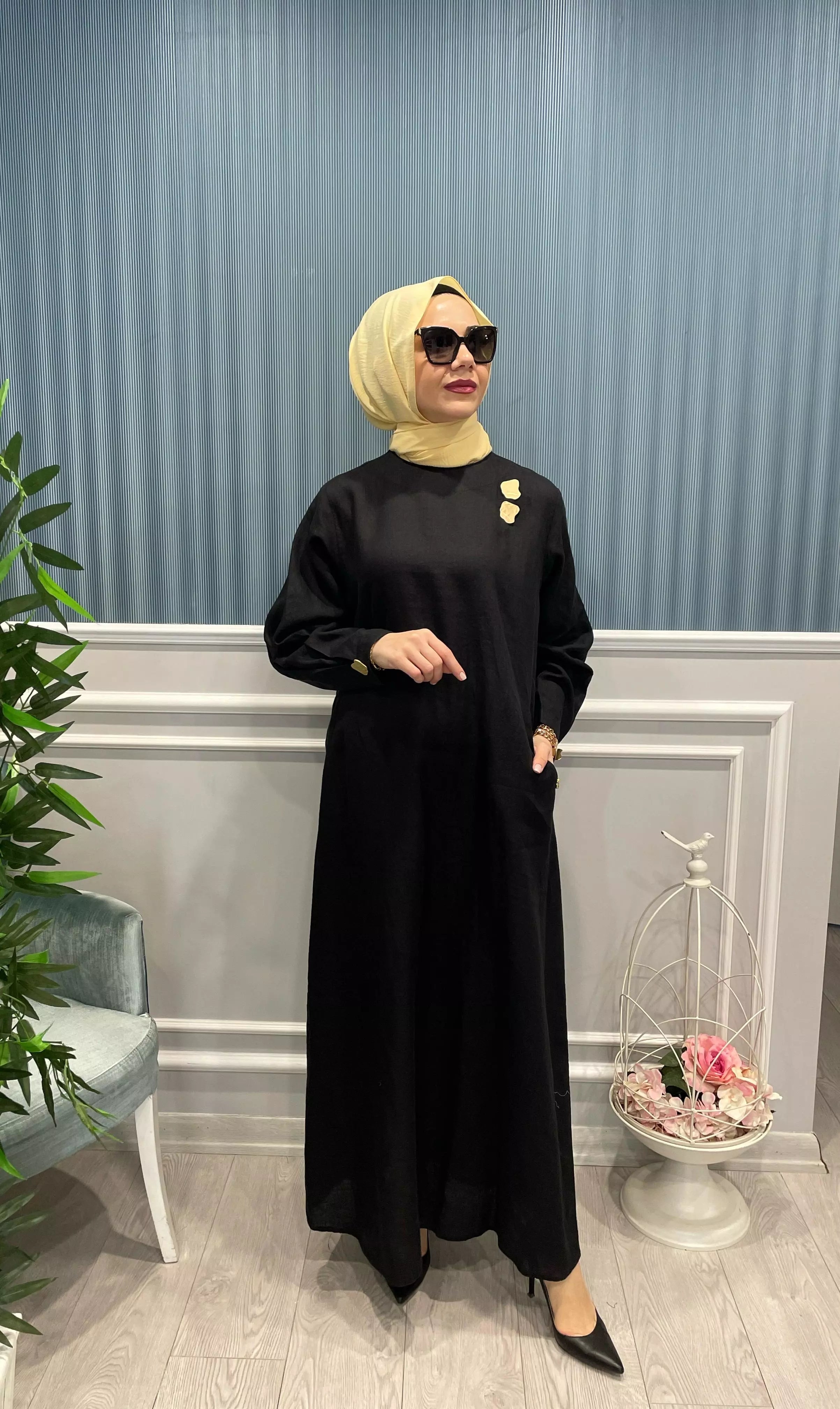 AKSESUAR DETAYLI DOĞAL KETEN ELBİSE