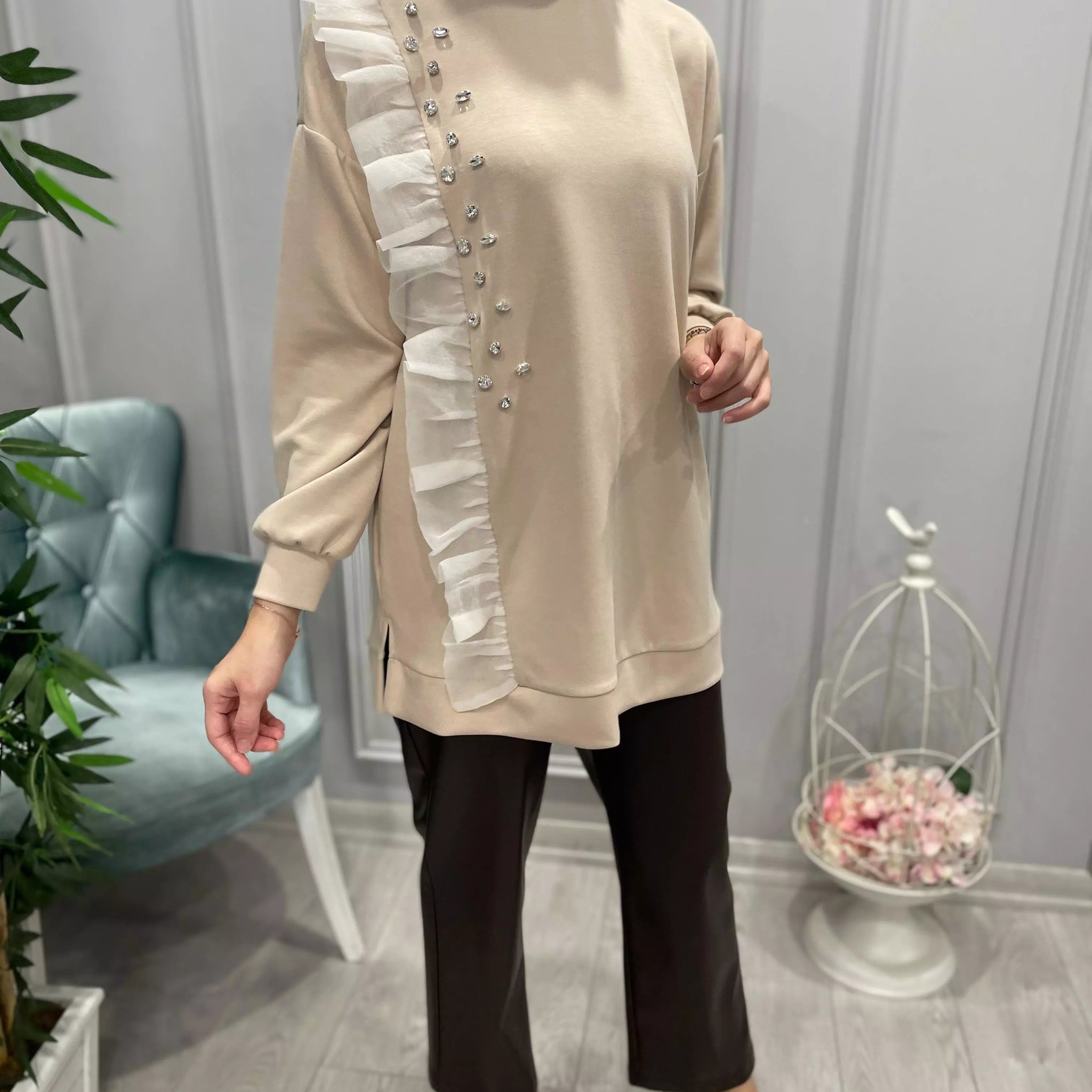 ÖNÜ FIRFIRLI TAŞLI SWEAT