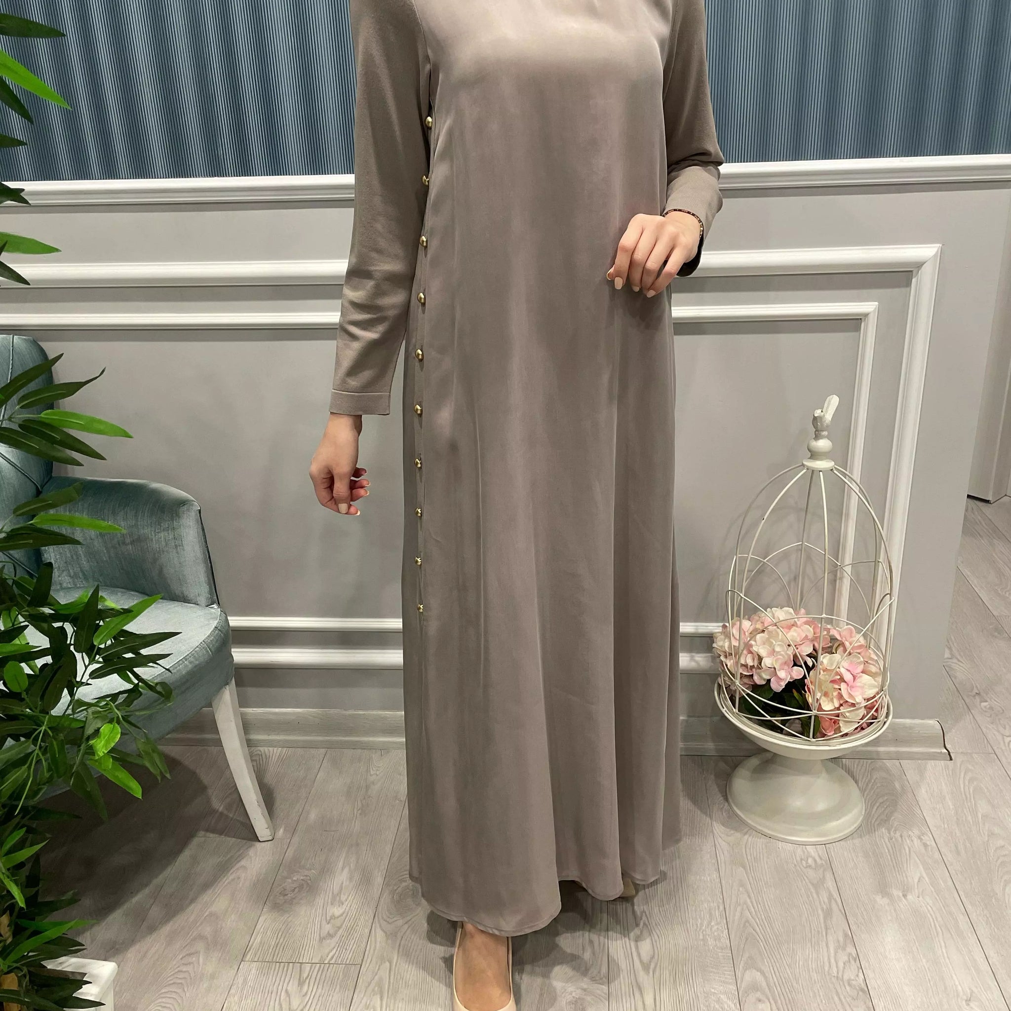 İÇİ ASTARLI YANDAN DÜĞMELİ KUPRA İPEK ELBİSE