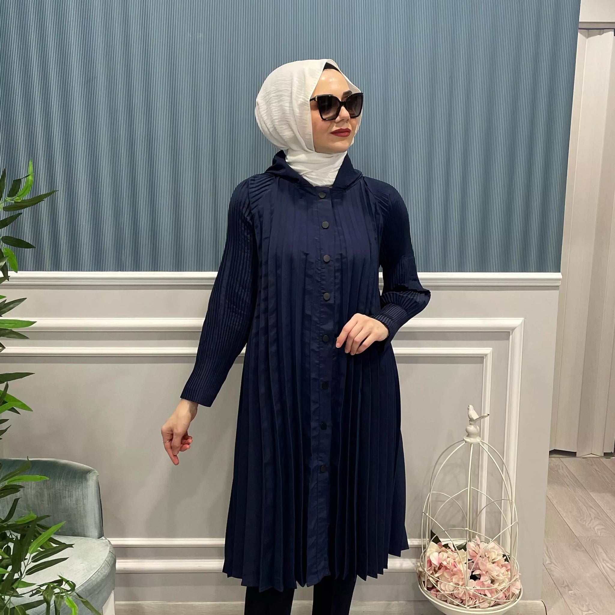 ÖNDEN ÇITÇIT DÜĞMELİ PLİSE KOLLARI AKORDİYON DUBAİ KAP