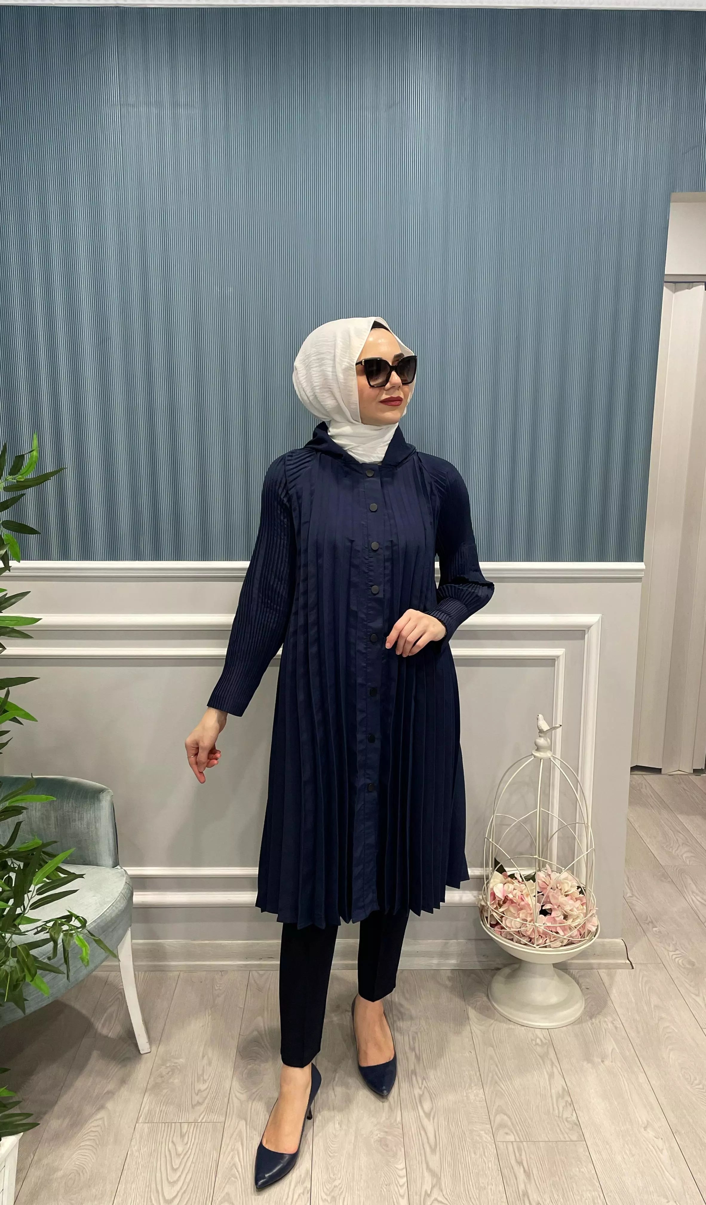 ÖNDEN ÇITÇIT DÜĞMELİ PLİSE KOLLARI AKORDİYON DUBAİ KAP