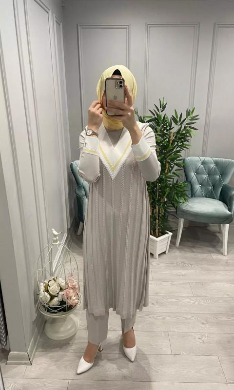 YIRTMAÇLI%20ÖNÜ%20ÖRGÜ%20MODEL%20V%20YAKA%20BLUZ