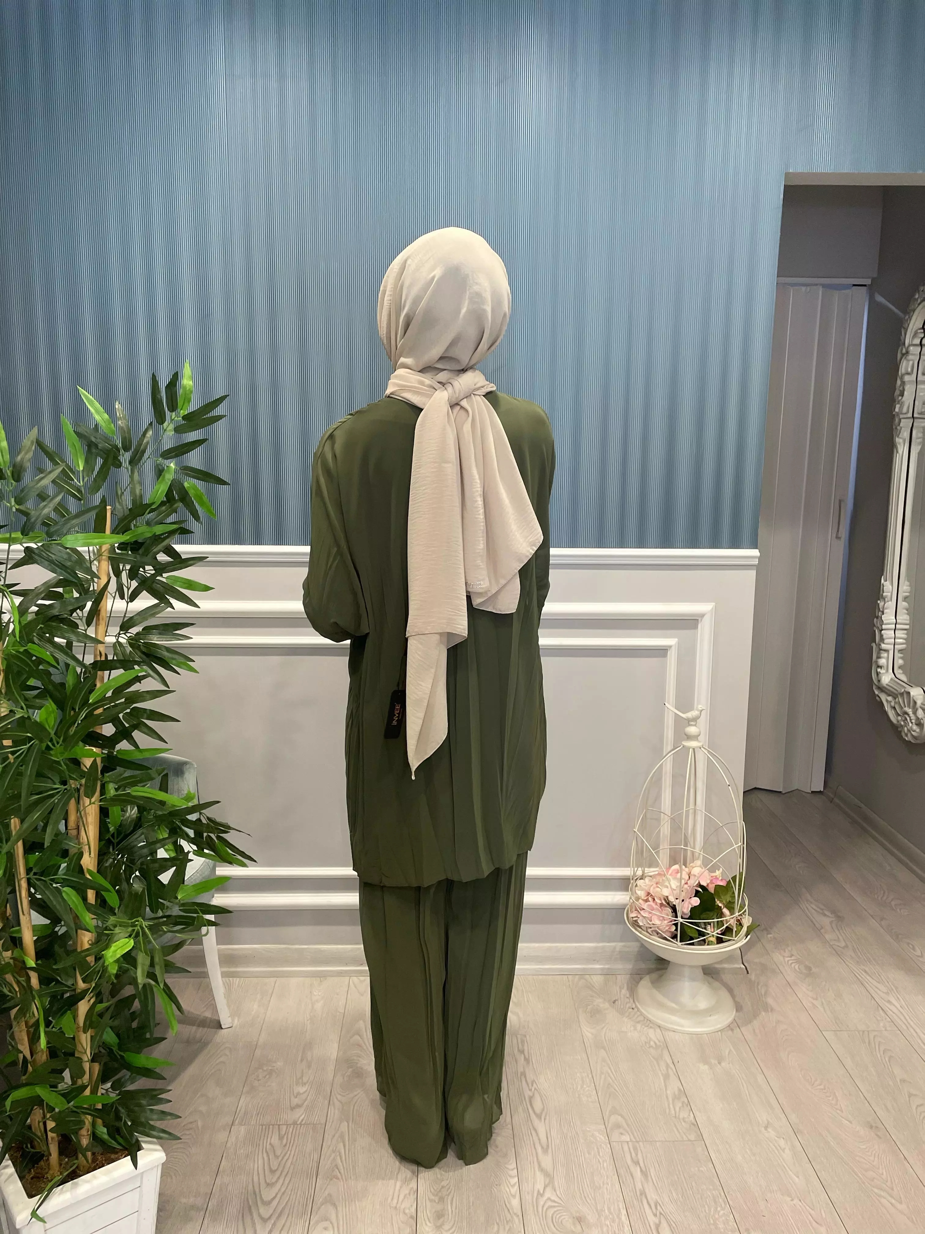 KOLU%20SANDY%20DETAYLI%20ZİNCİR%20HALKA%20İŞLEMELİ%20KRAŞLI%20PANTOLONLU%20TAKIM