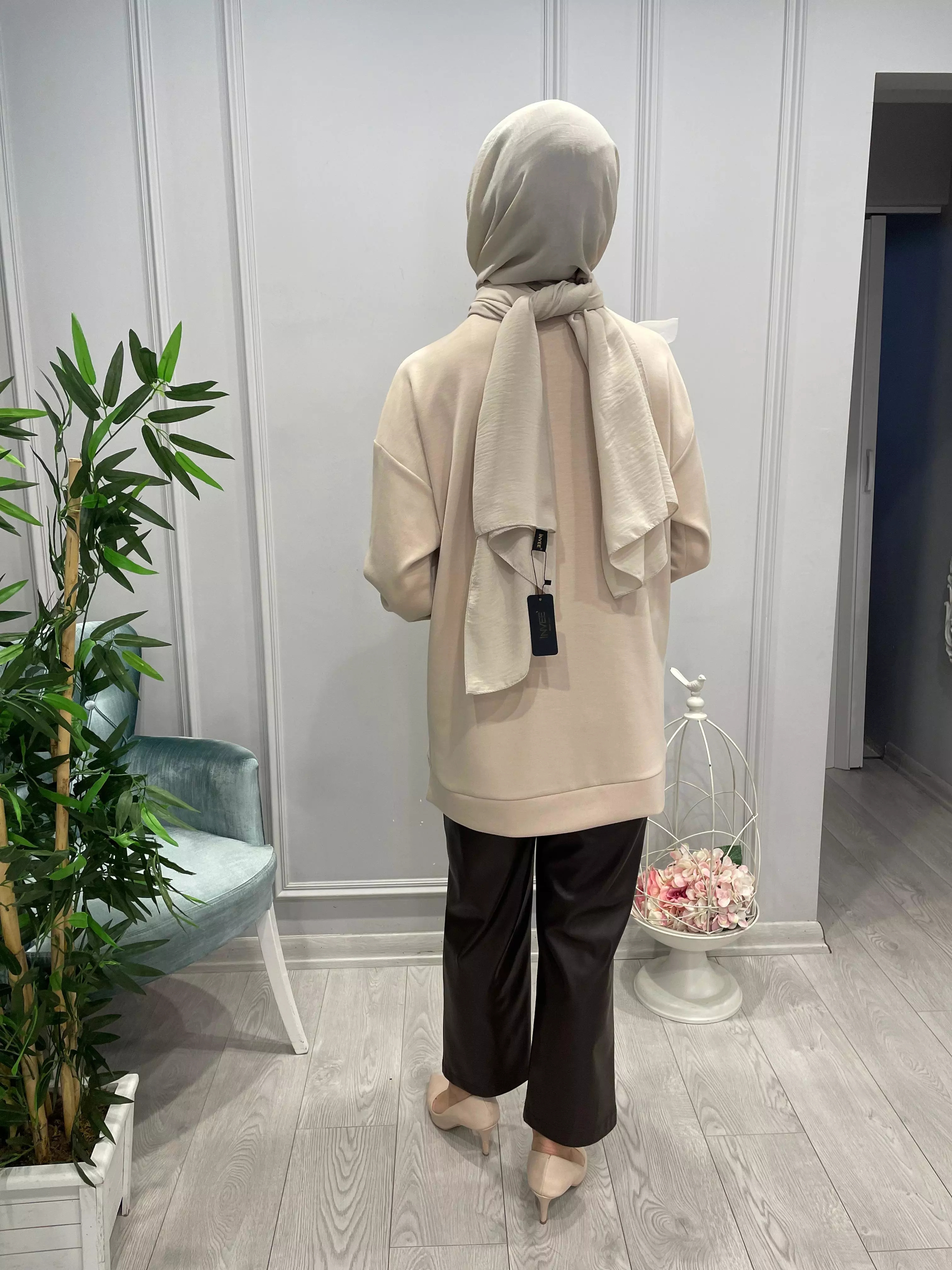 ÖNÜ%20FIRFIRLI%20TAŞLI%20SWEAT