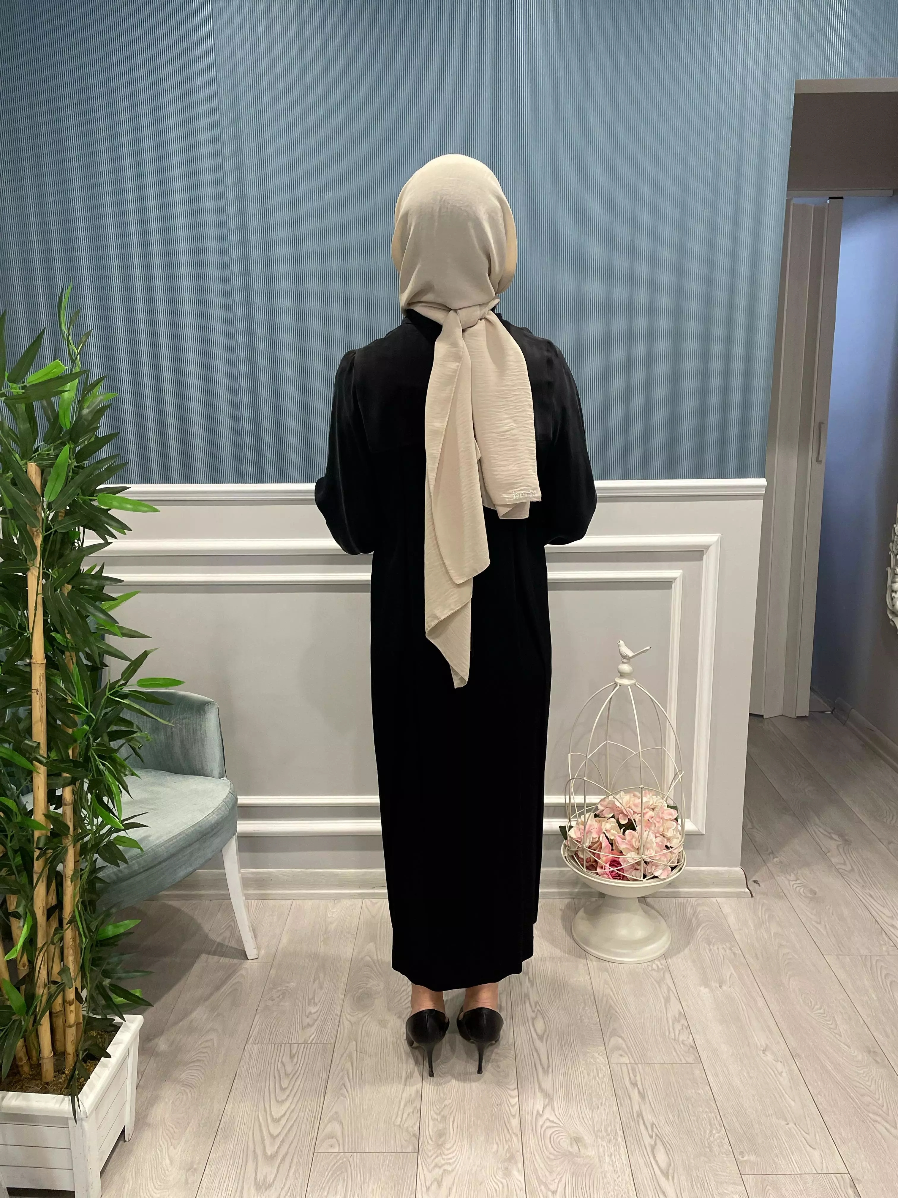 YAKASI%20VE%20KOLLARI%20KUPRA%20İPEK%20DETAYLI%20MERSERİZE%20ELBİSE