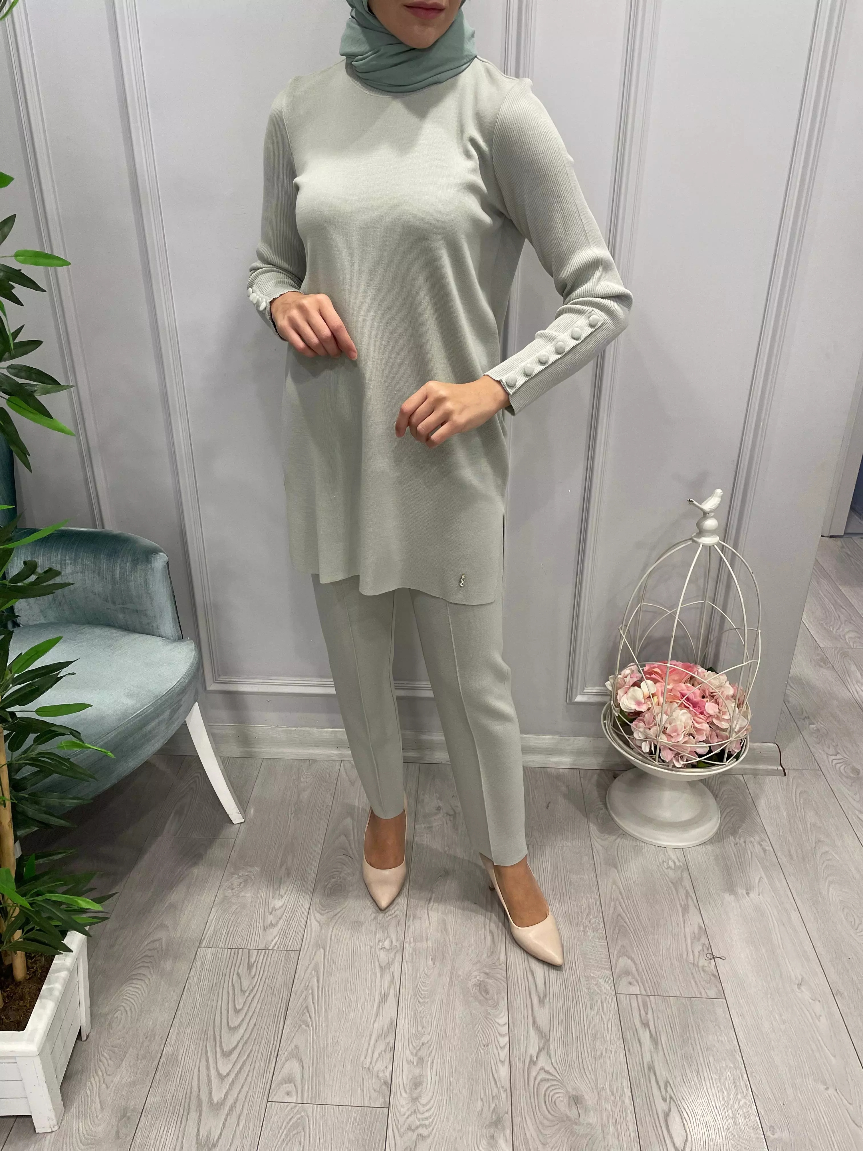 UZUN%20KOLLU%20KOLLARI%20DÜĞMELİ%20BASİC%20TRİKO%20BLUZ
