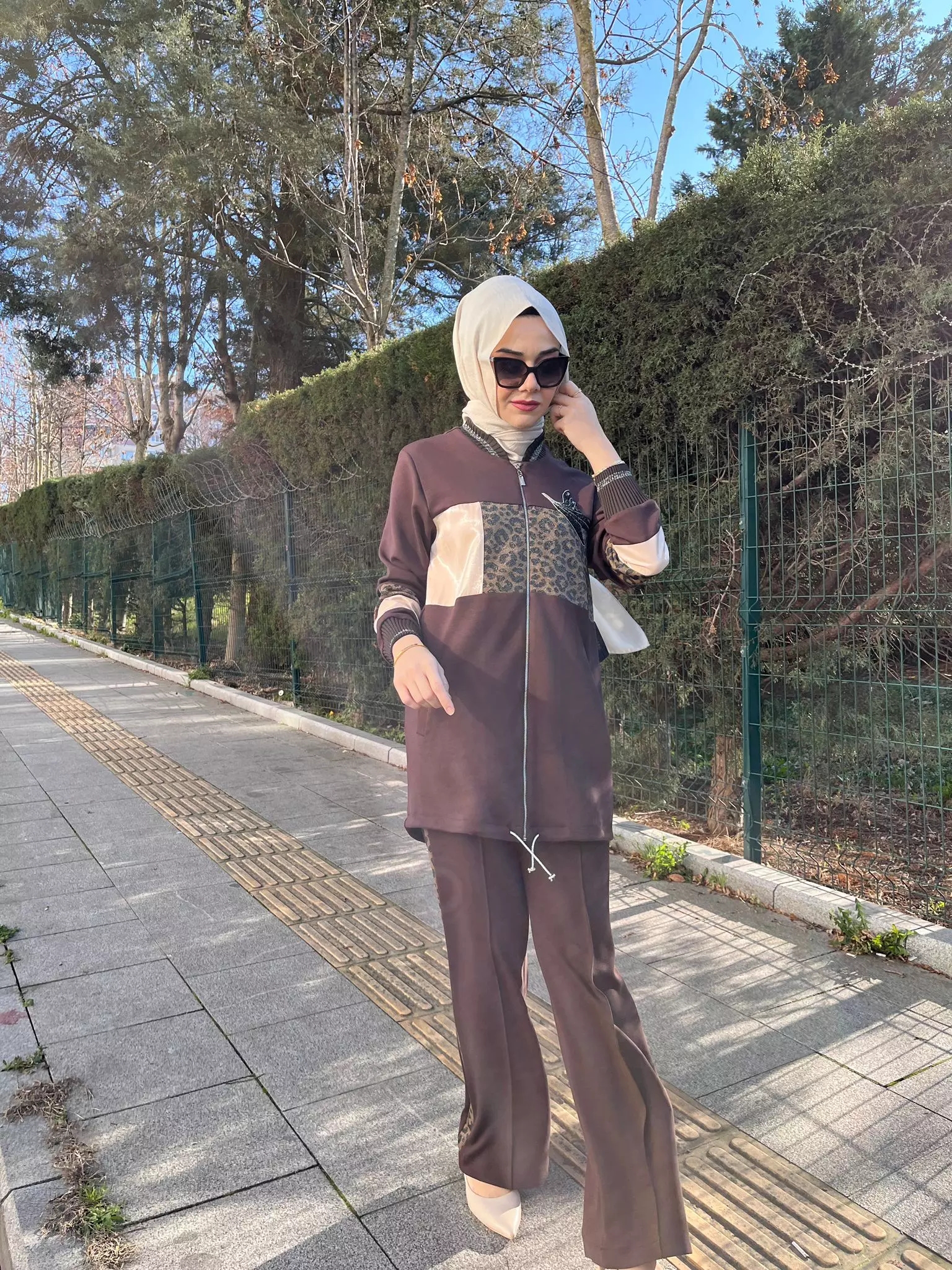 FERMUARLI%20LEOPAR%20DESENLİ%20TAŞ%20İŞLEMELİ%20TAKIM