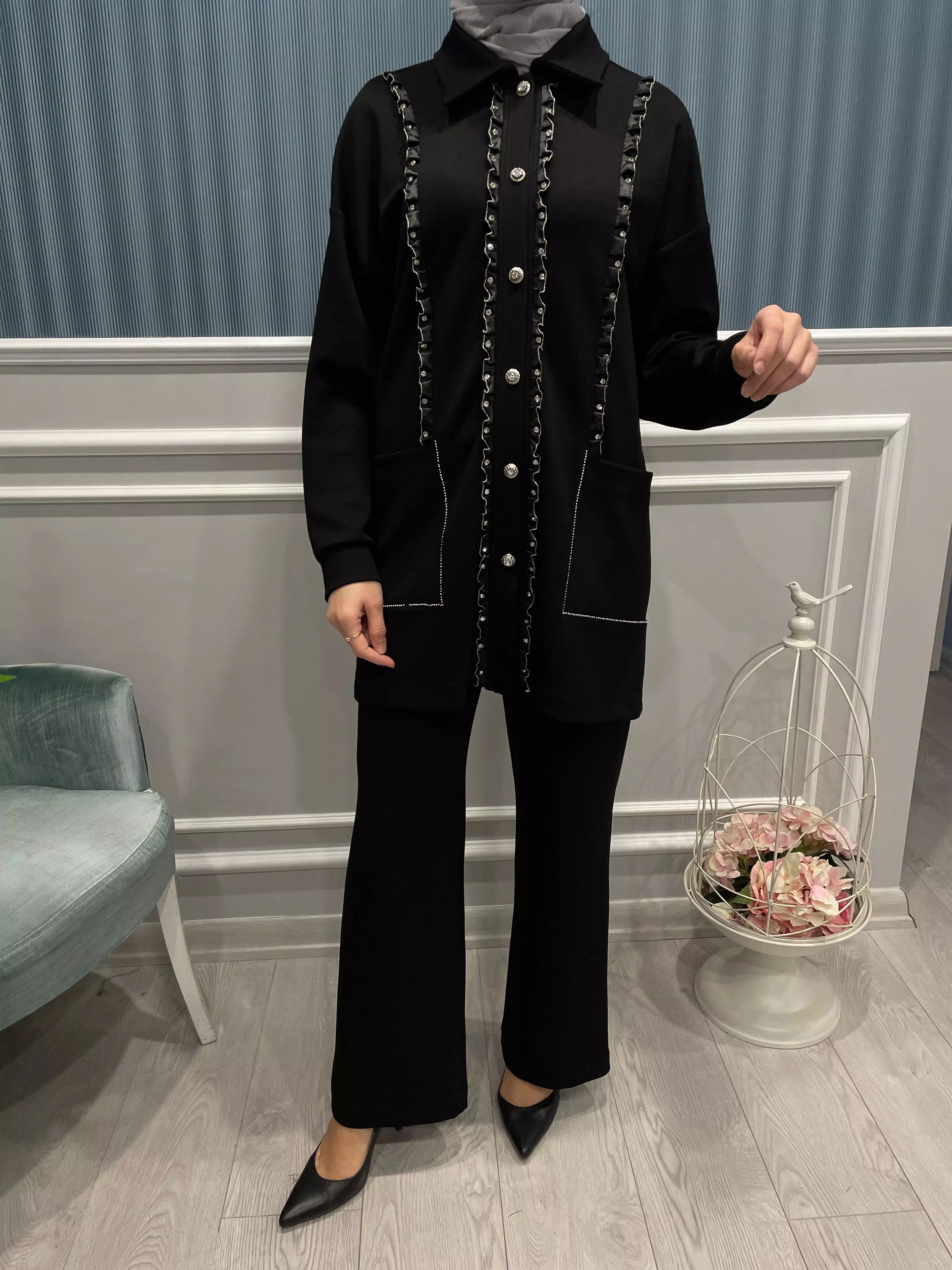 DÜĞMELİ%20SİYAH%20DEFNA%20TAKIM
