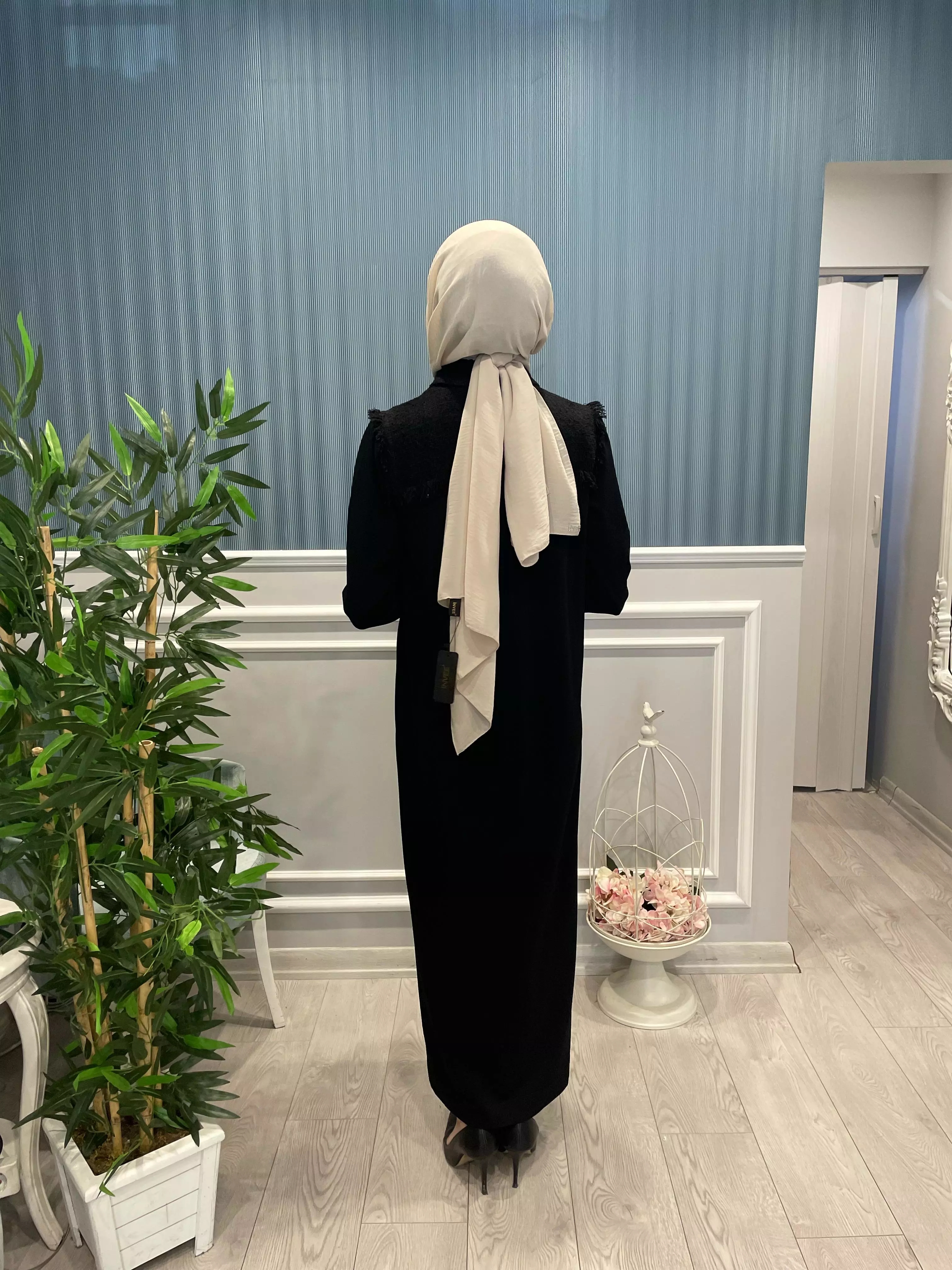 TUVİT%20DETAYLI%20BÜYÜK%20DÜĞMELİ%20ELBİSE