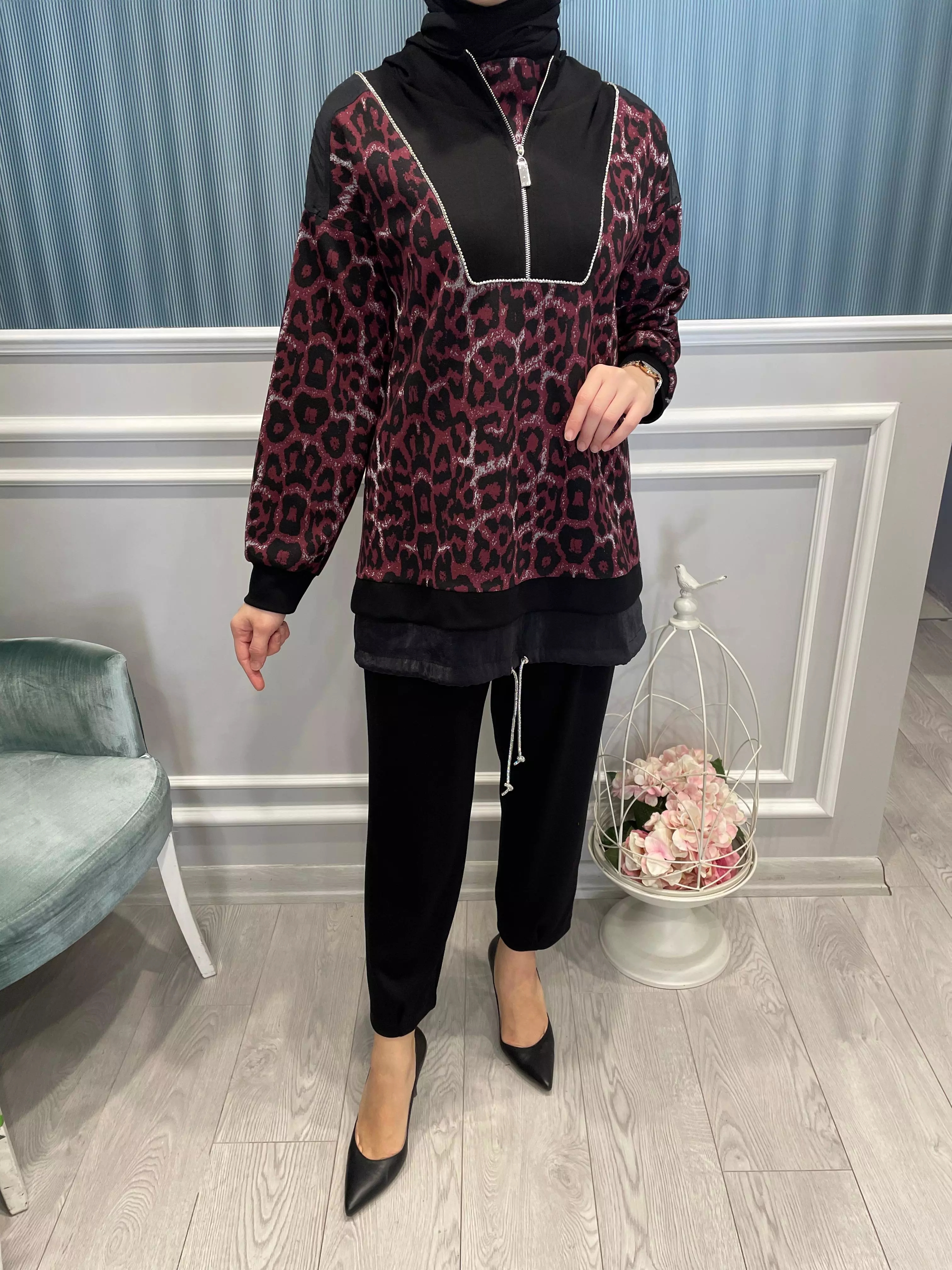 LEOPAR%20DESENLİ%20TAŞ%20DETAYLI%20KAPŞONLU%20TAKIM