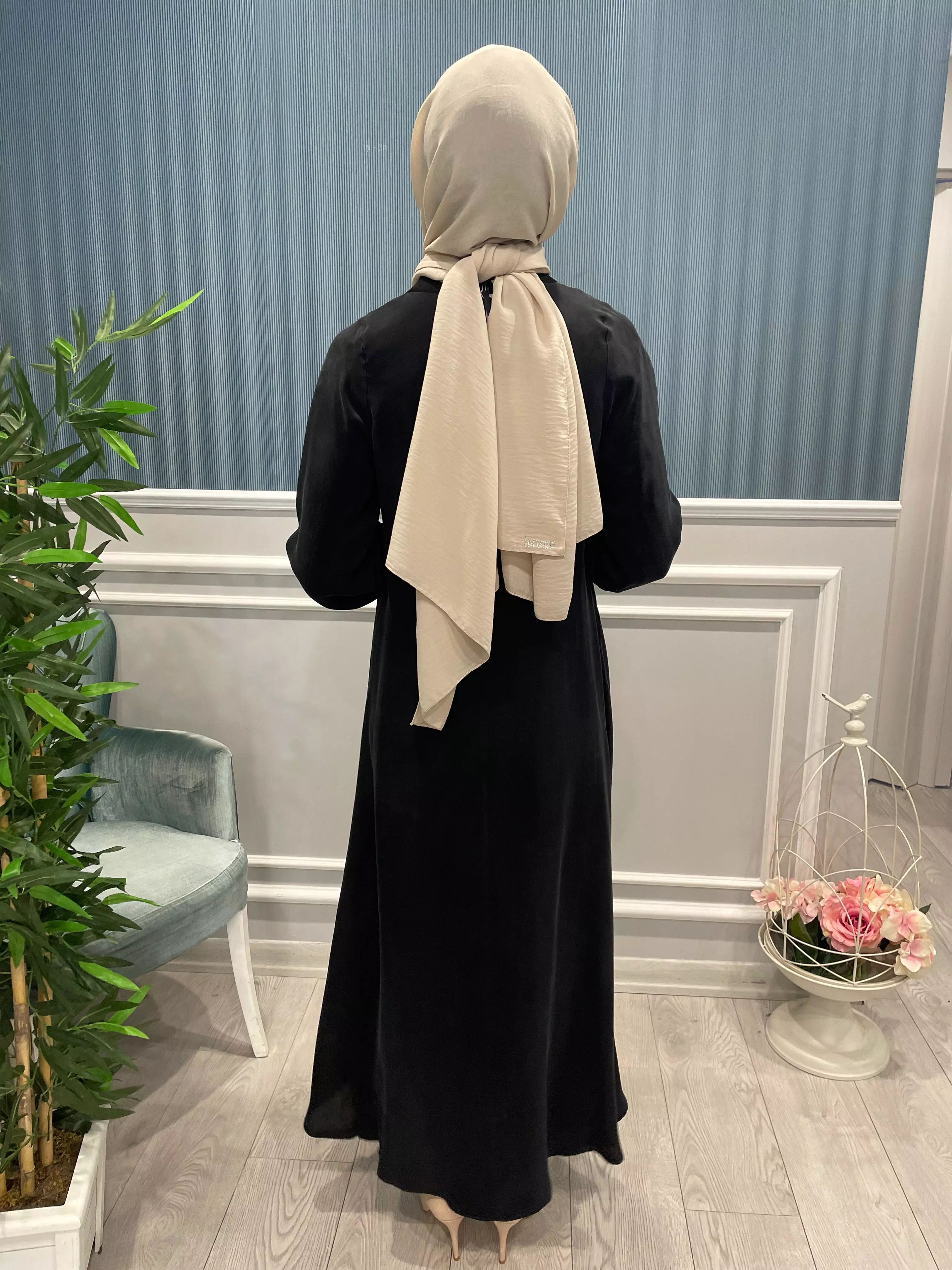 KOLLARI%20RİBANA%20DETAYLI%20KUPRA%20İPEK%20ELBİSE
