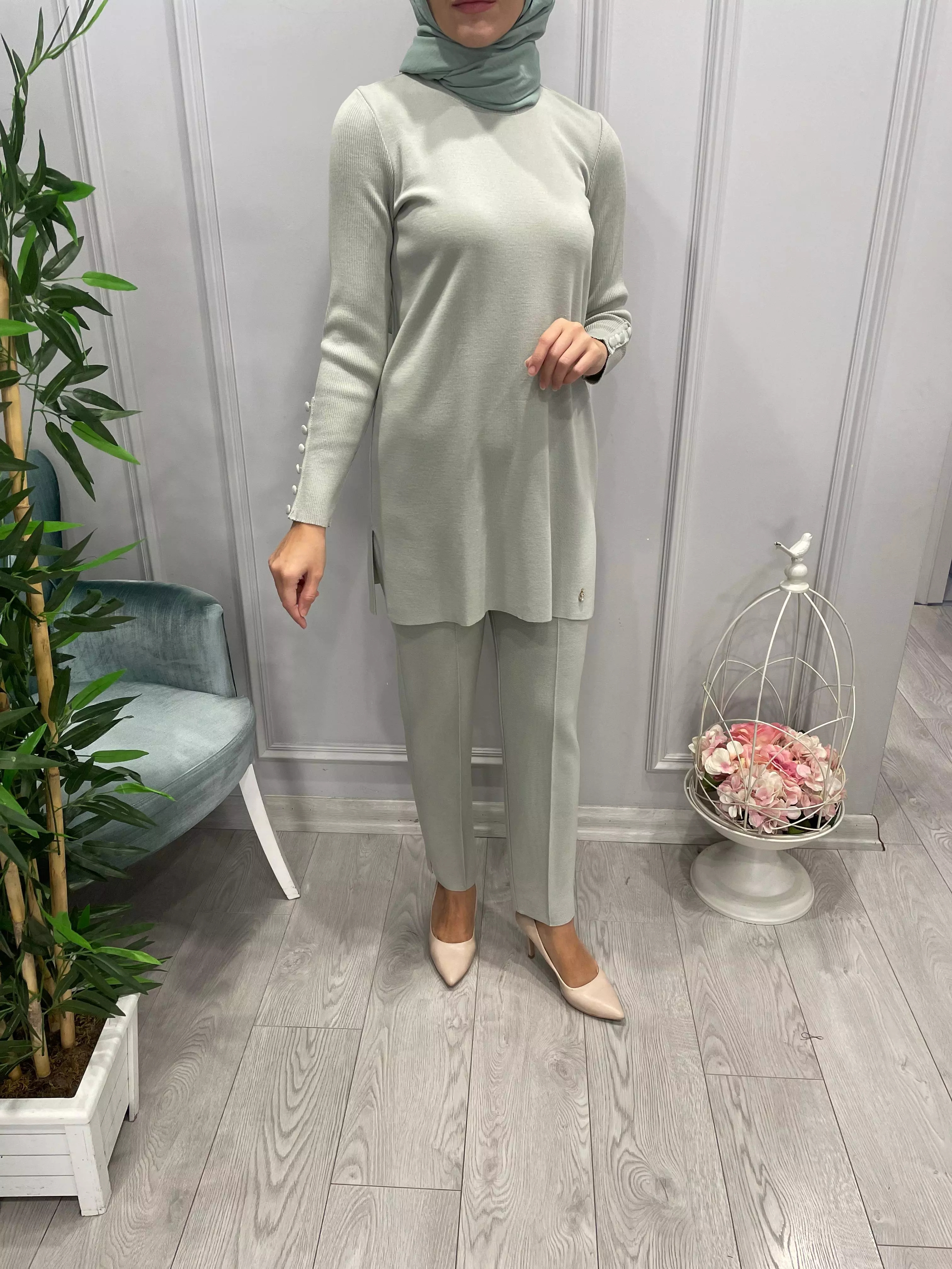 UZUN%20KOLLU%20KOLLARI%20DÜĞMELİ%20BASİC%20TRİKO%20BLUZ