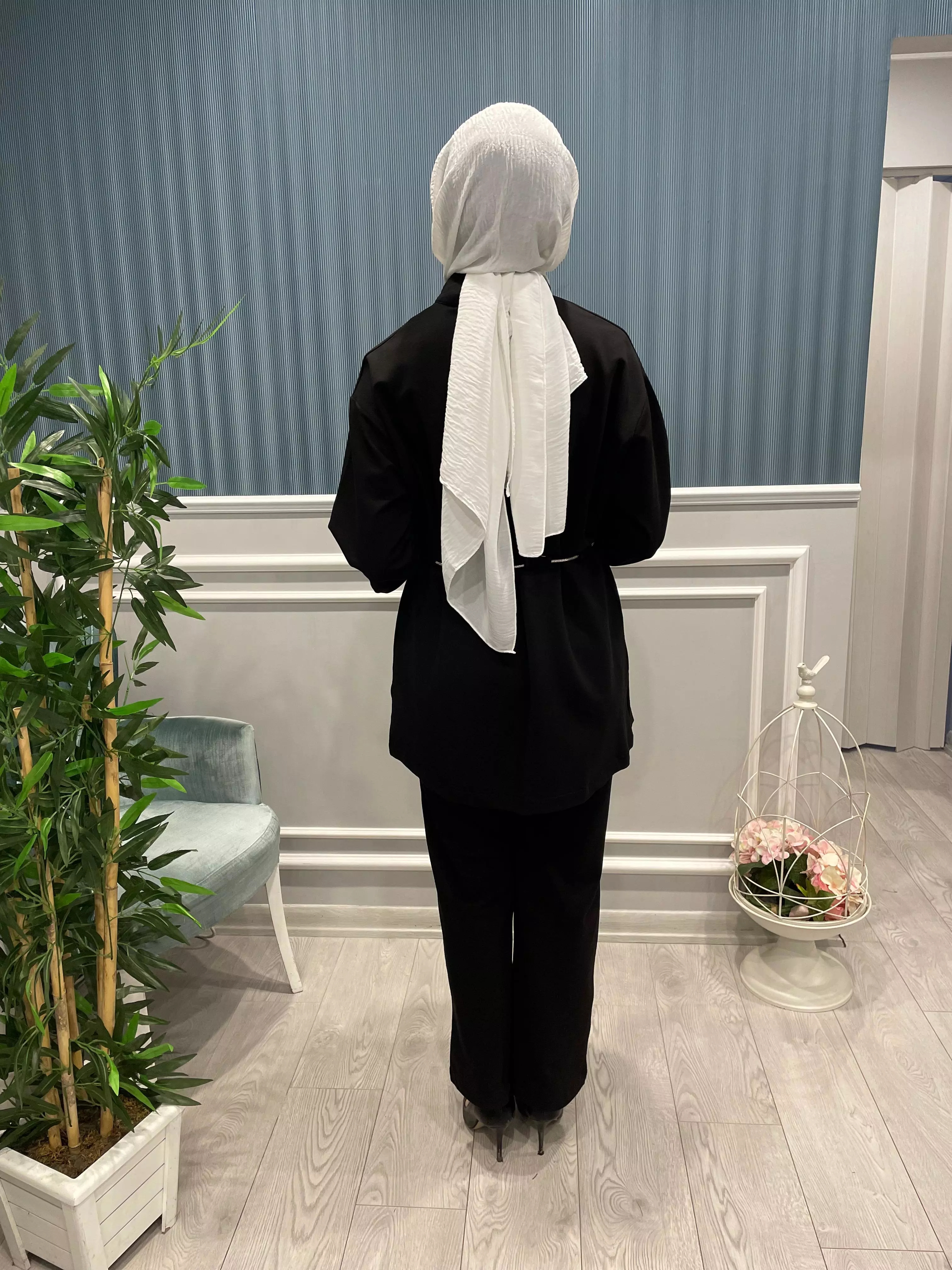 TAŞ%20DETAYLI%20BELİ%20BÜZGÜLÜ%20TAKIM