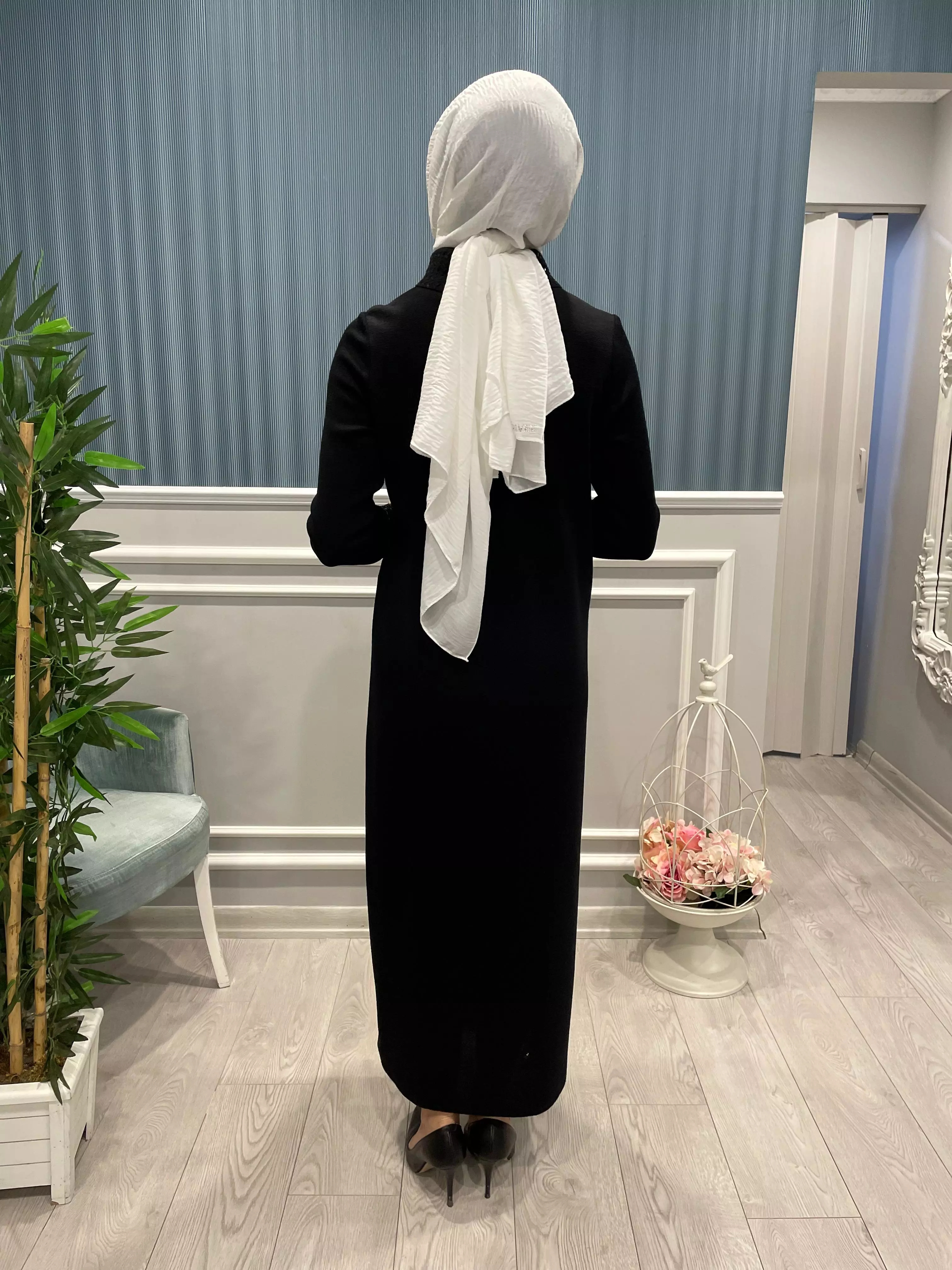 YAKASI%20VE%20BİLEĞİ%20TAŞ%20DETAYLI%20TRİKO%20ELBİSE