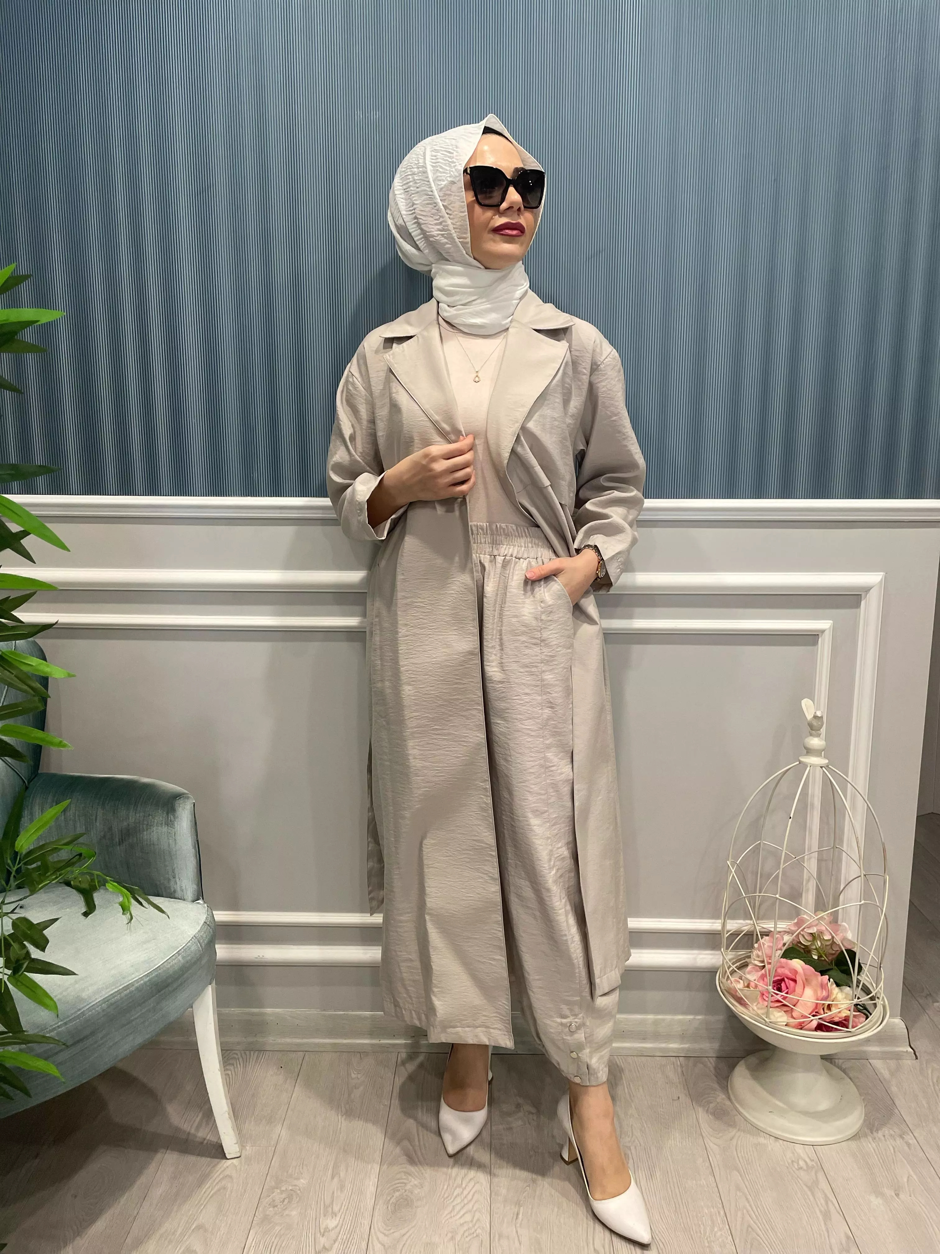 PAÇASI%20YARIM%20LASTİKLİ%20VE%20ÜÇ%20ÇIT%20ÇITLI%20DUBAİ%20PANTOLON
