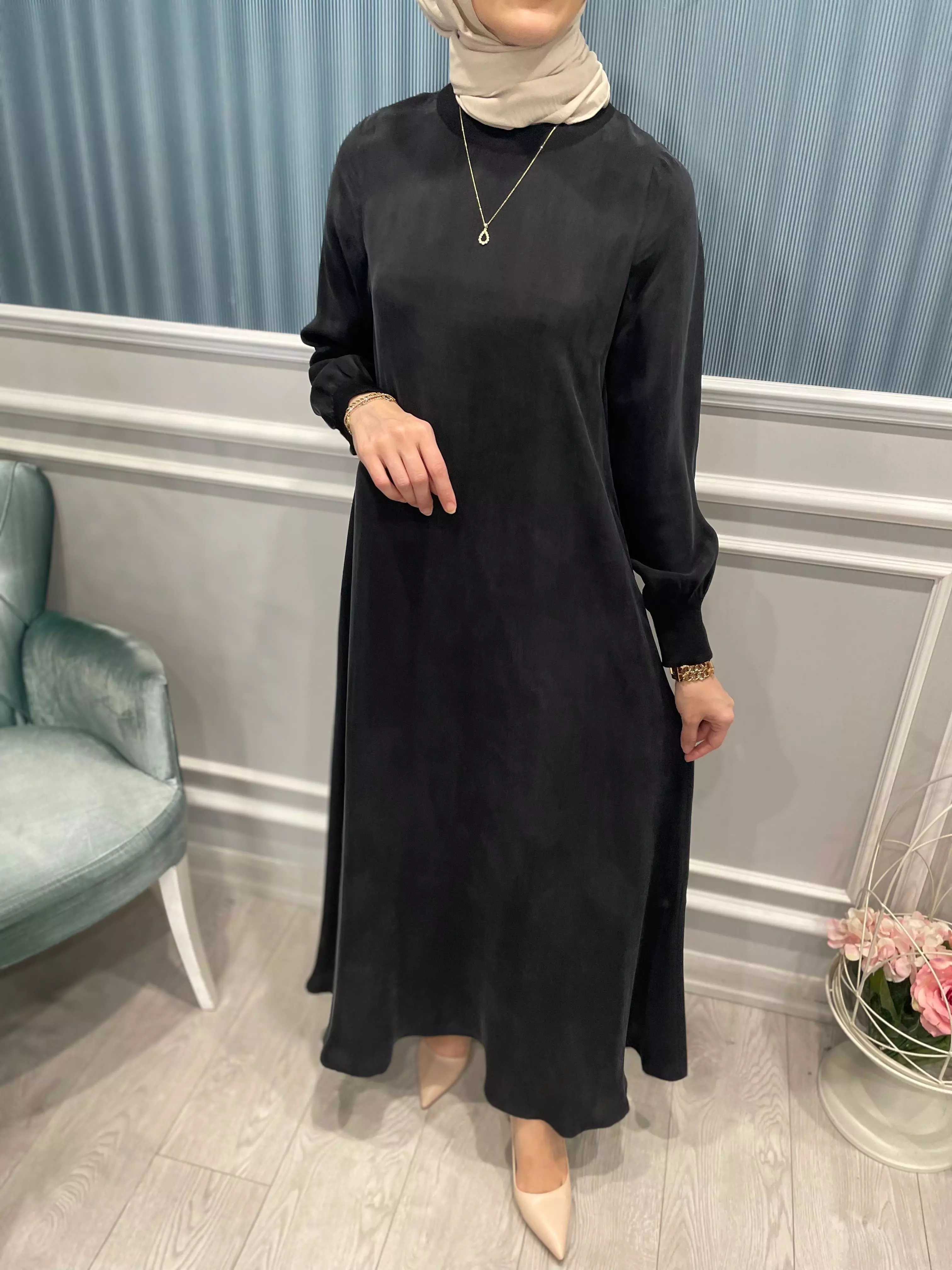 KOLLARI%20RİBANA%20DETAYLI%20KUPRA%20İPEK%20ELBİSE