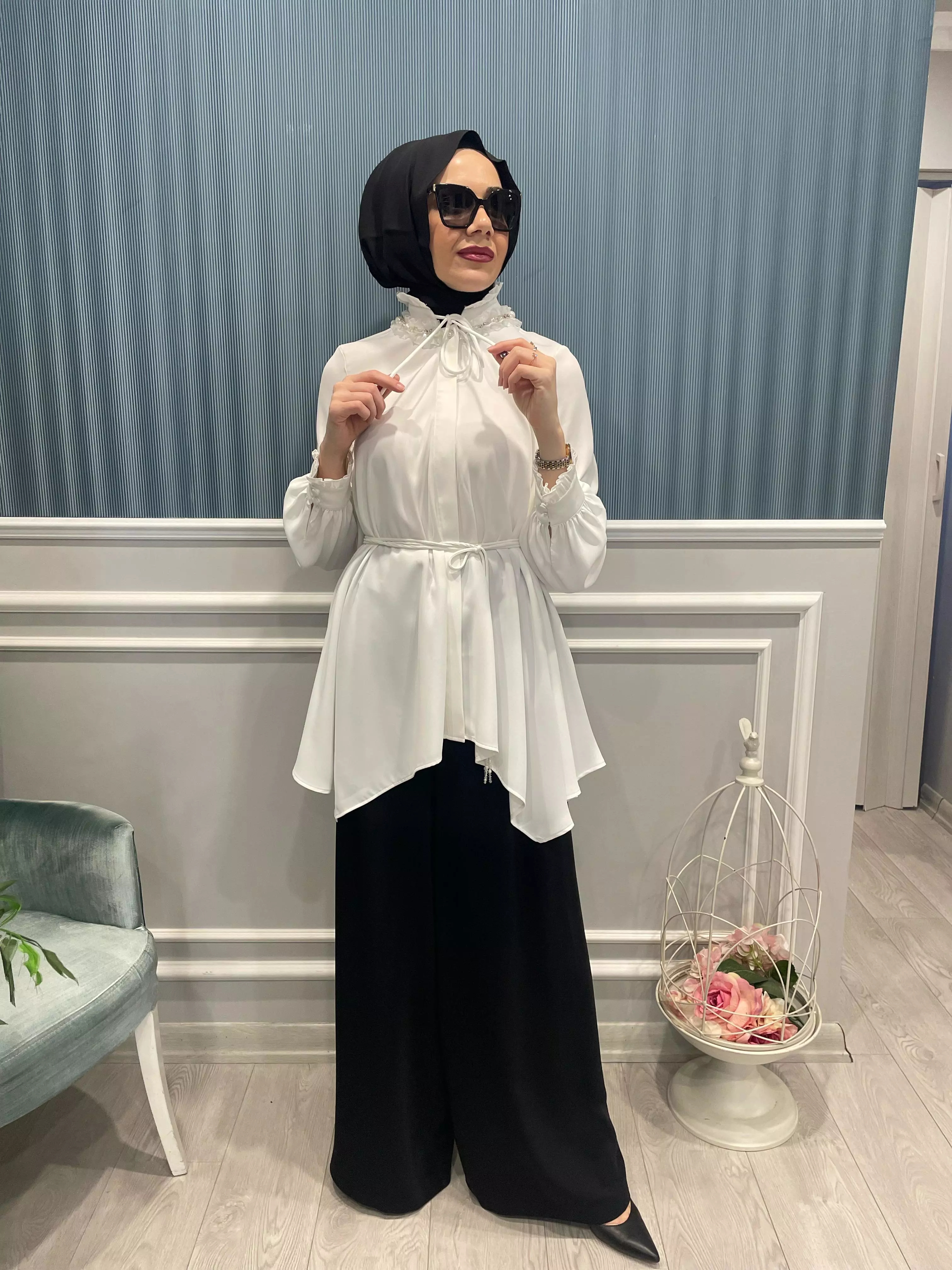DİK%20YAKA%20BONCUK%20İŞLEMELİ%20GÖMLEK