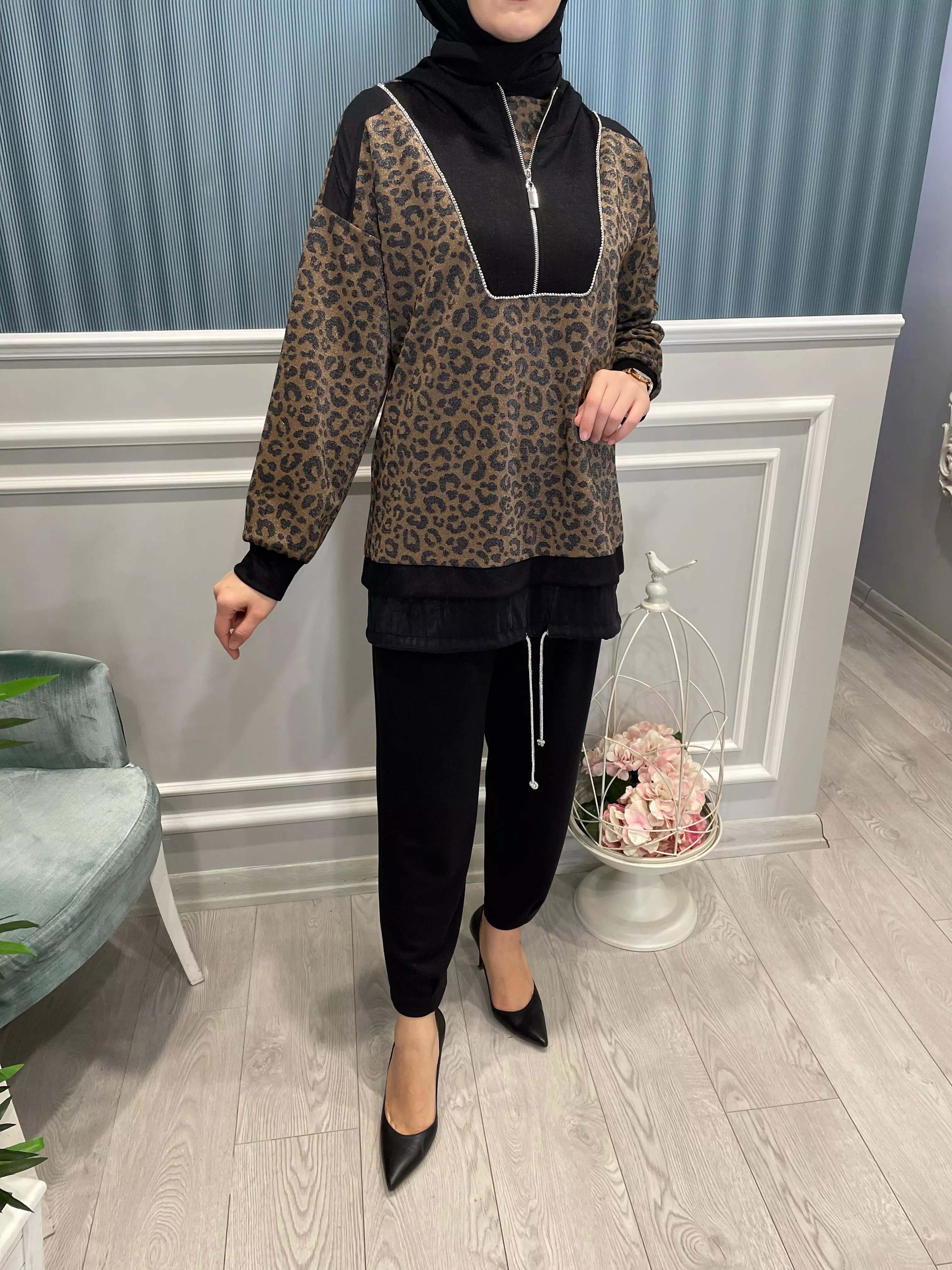 LEOPAR%20DESENLİ%20TAŞ%20DETAYLI%20KAPŞONLU%20TAKIM