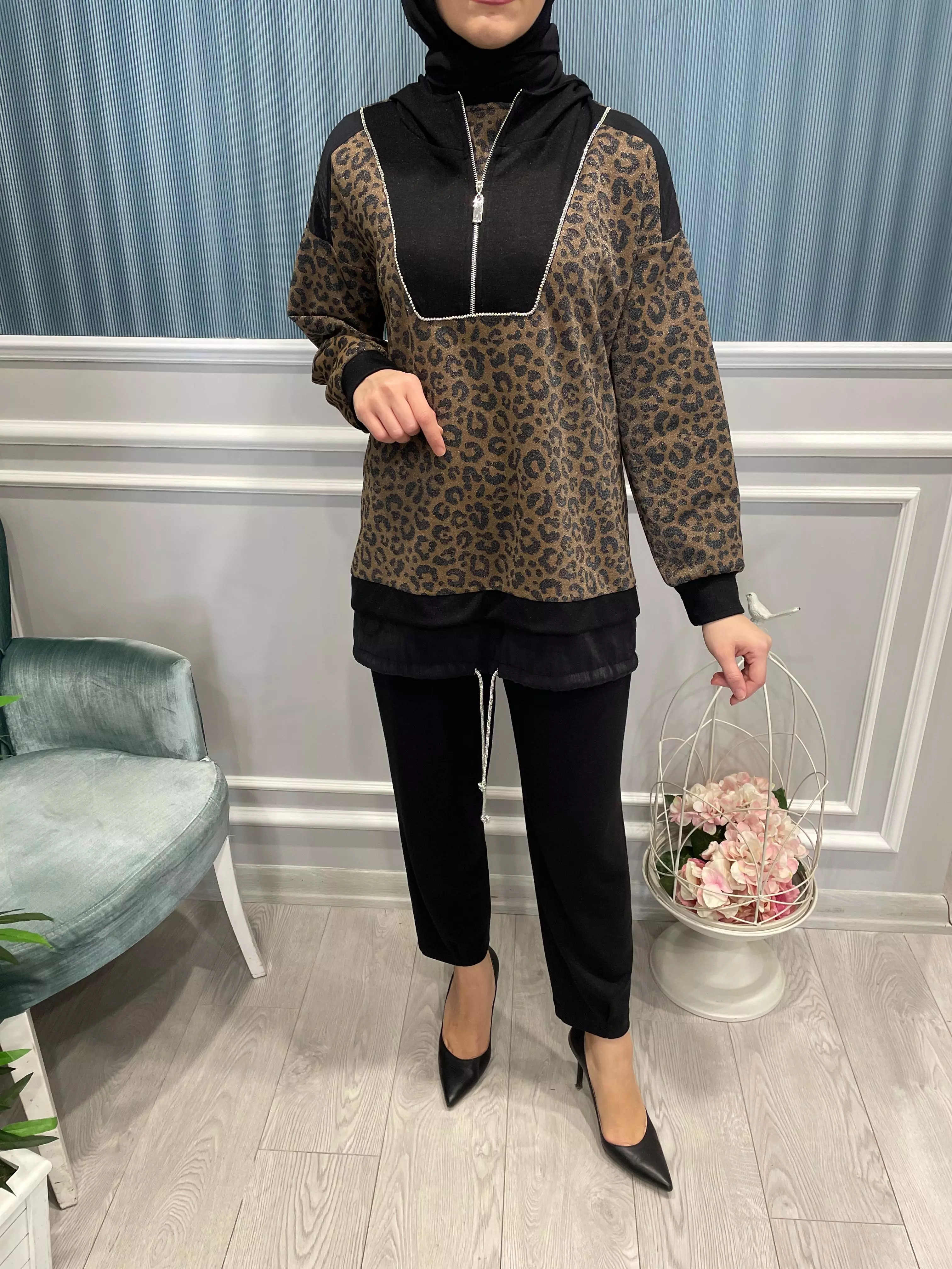 LEOPAR%20DESENLİ%20TAŞ%20DETAYLI%20KAPŞONLU%20TAKIM