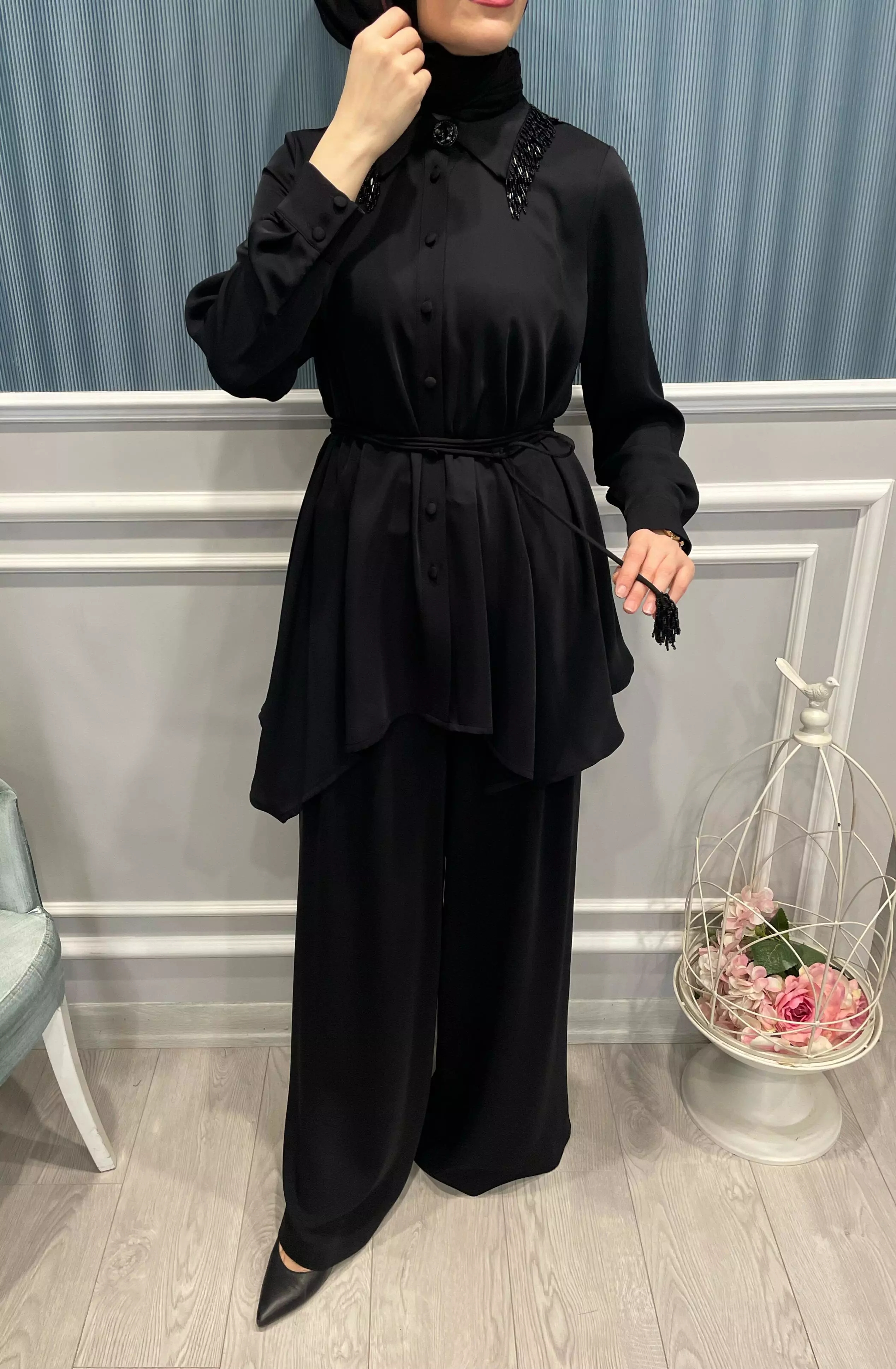 YAKASI%20BONCUK%20İŞLEMELİ%20BELİ%20BİYE%20KEMERLİ%20SOFT%20GÖMLEK