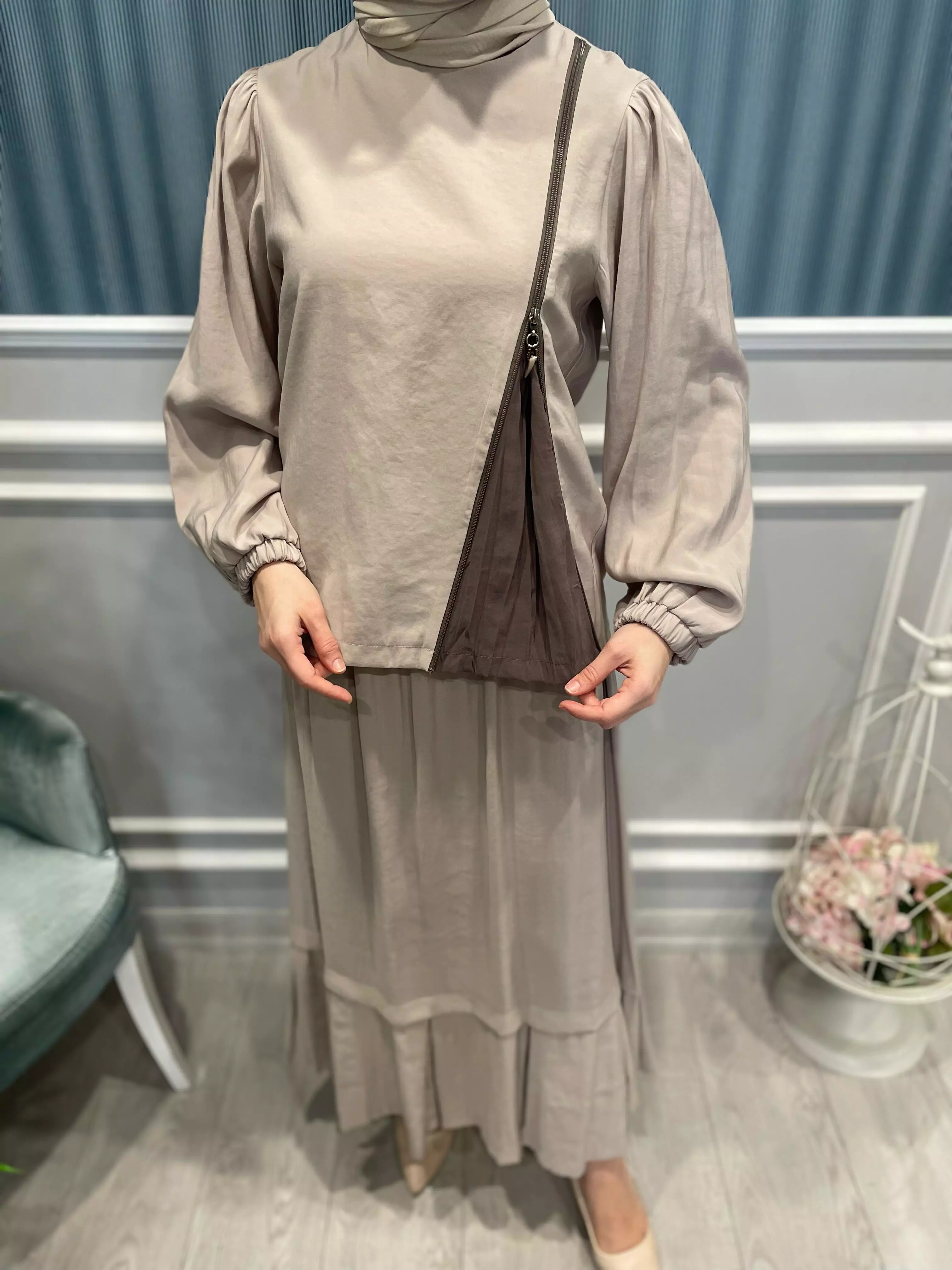 BLUZU%20GARNİLİ%20OMUZDAN%20FERMUAR%20DETAYLI%20VERONA%20ETEKLİ%20TAKIM