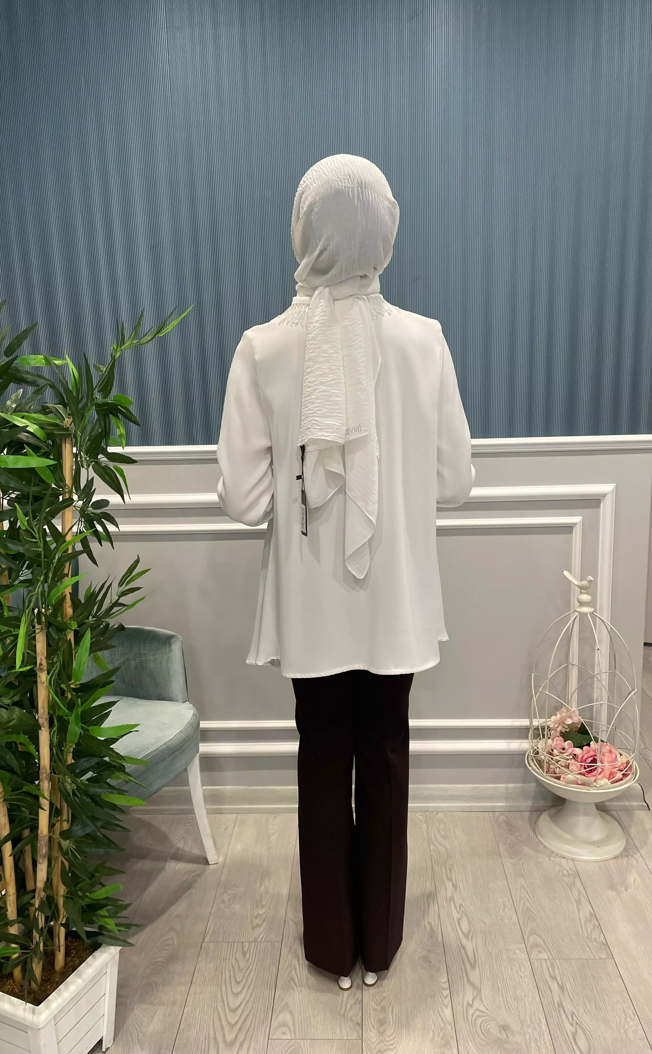 YAKASI%20BONCUK%20İŞLEMELİ%20BELİ%20BİYE%20KEMERLİ%20SOFT%20GÖMLEK