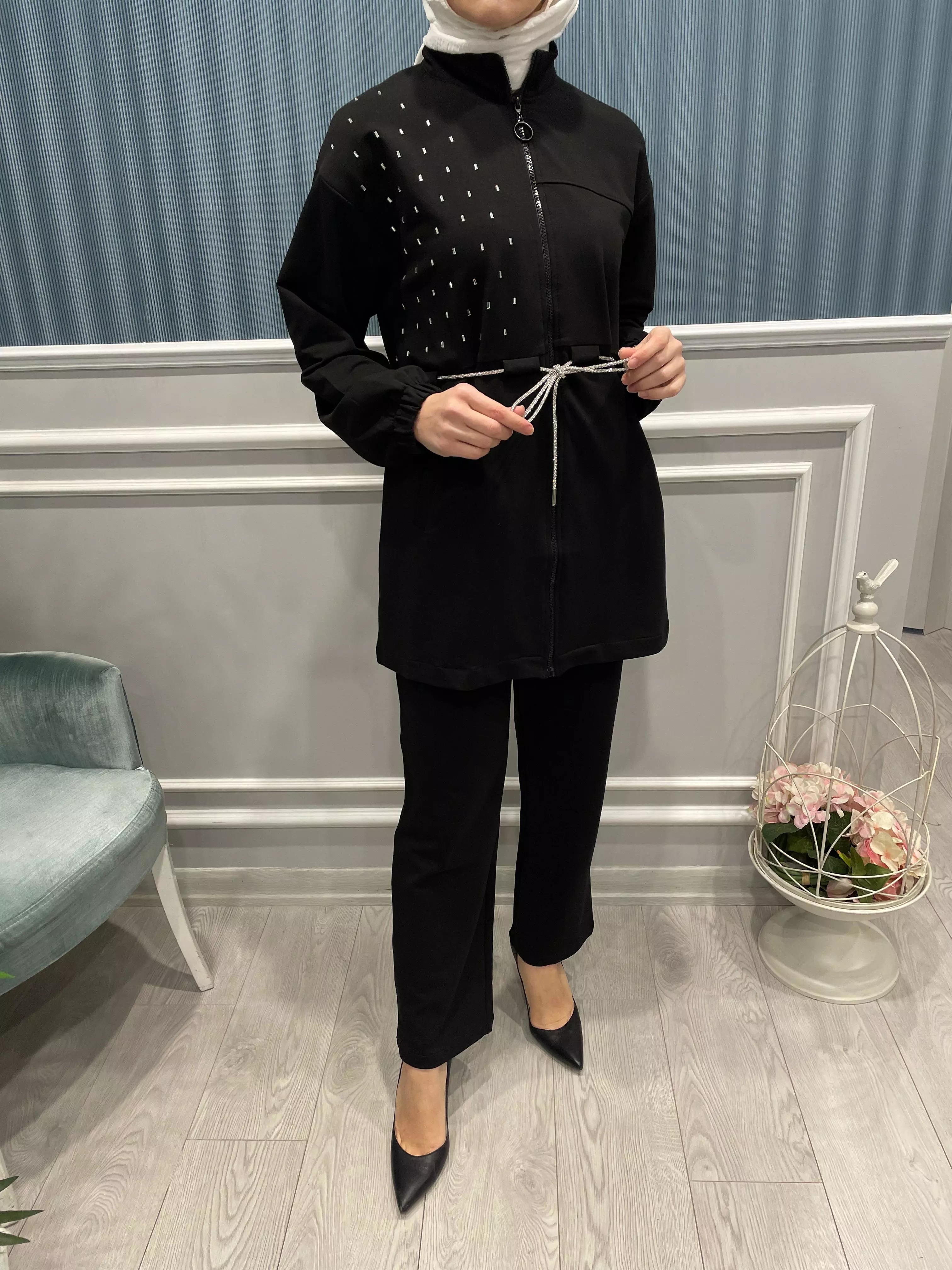 TAŞ%20DETAYLI%20BELİ%20BÜZGÜLÜ%20TAKIM