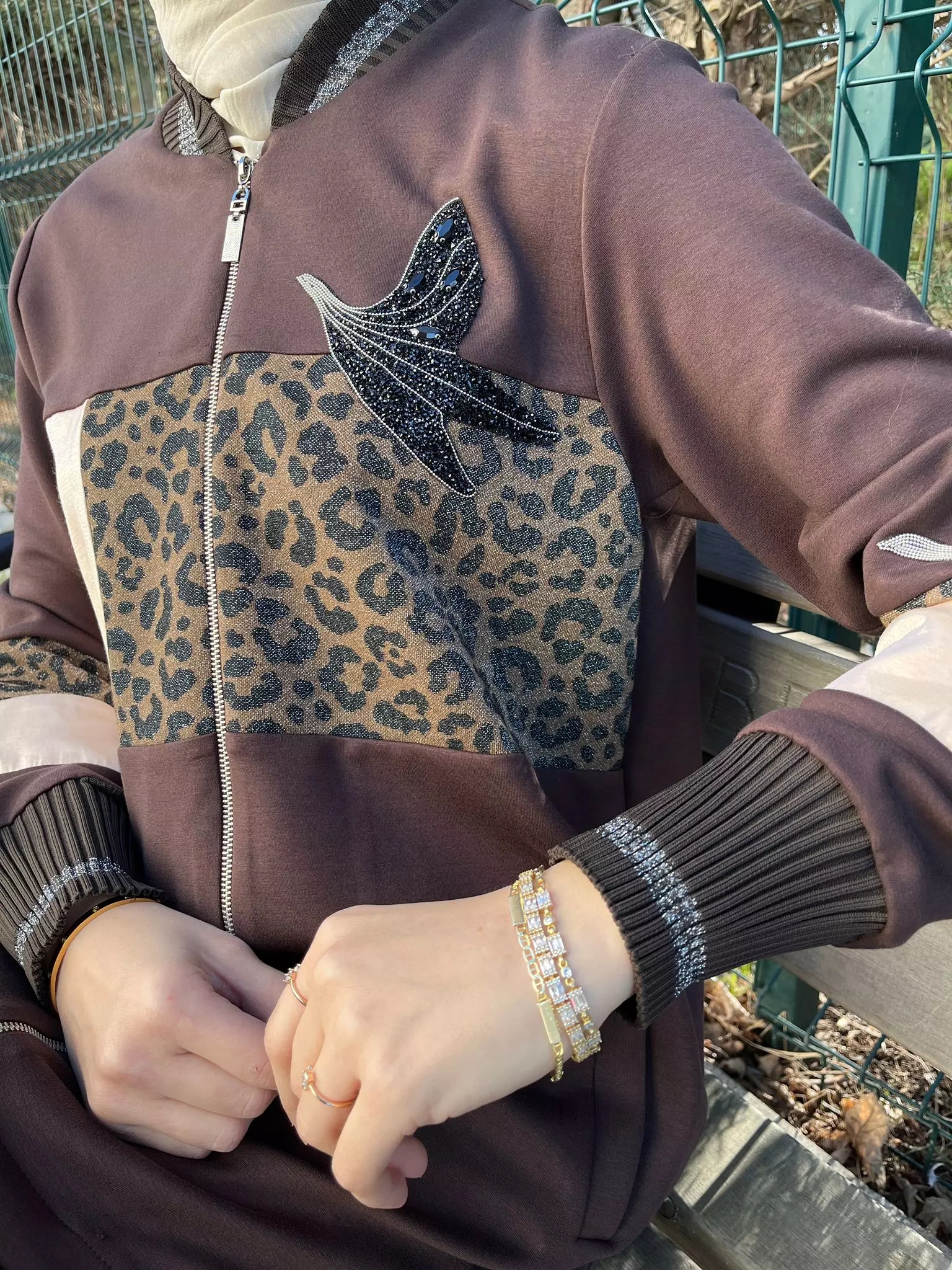 FERMUARLI%20LEOPAR%20DESENLİ%20TAŞ%20İŞLEMELİ%20TAKIM
