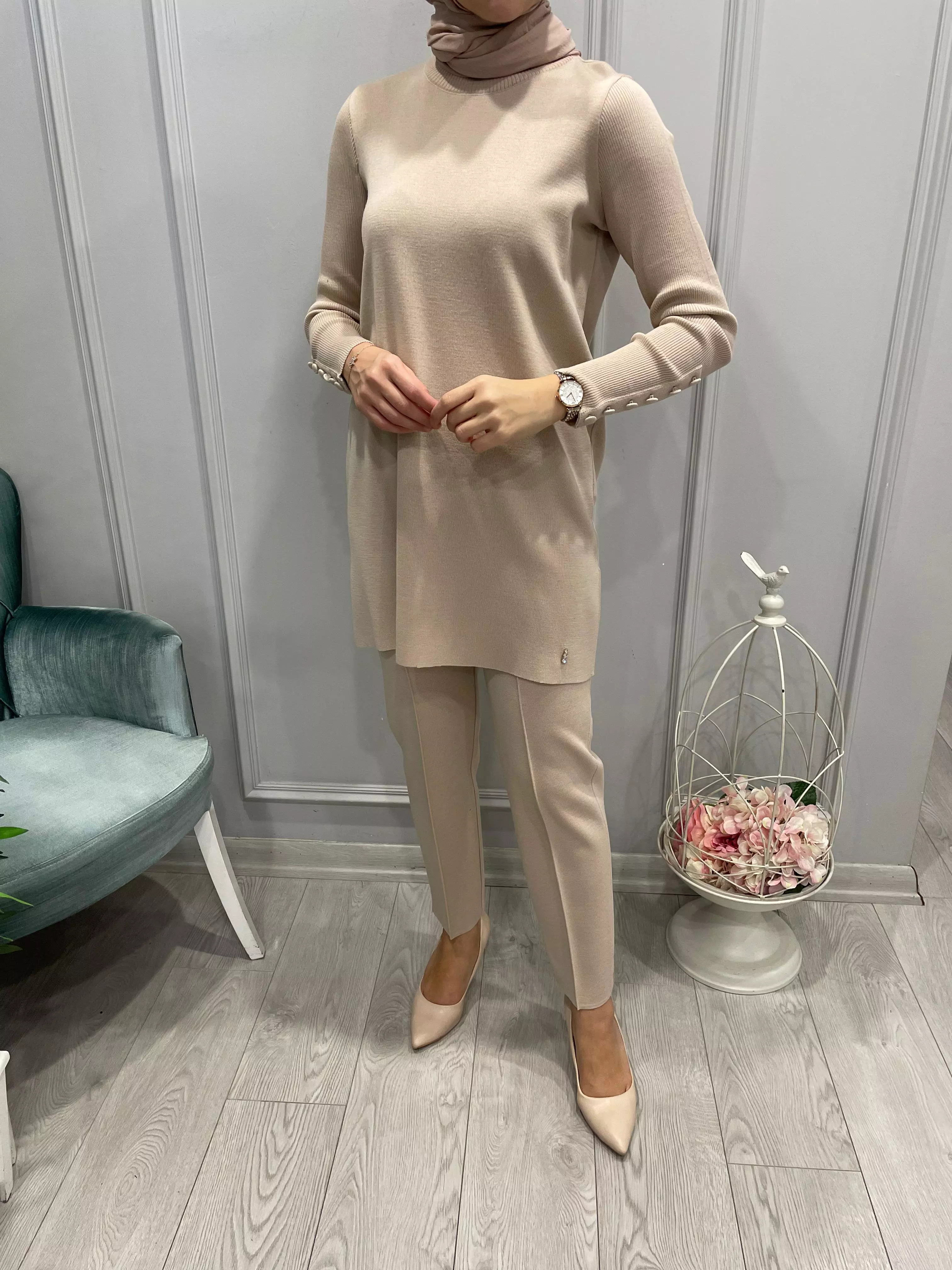 UZUN%20KOLLU%20KOLLARI%20DÜĞMELİ%20BASİC%20TRİKO%20BLUZ