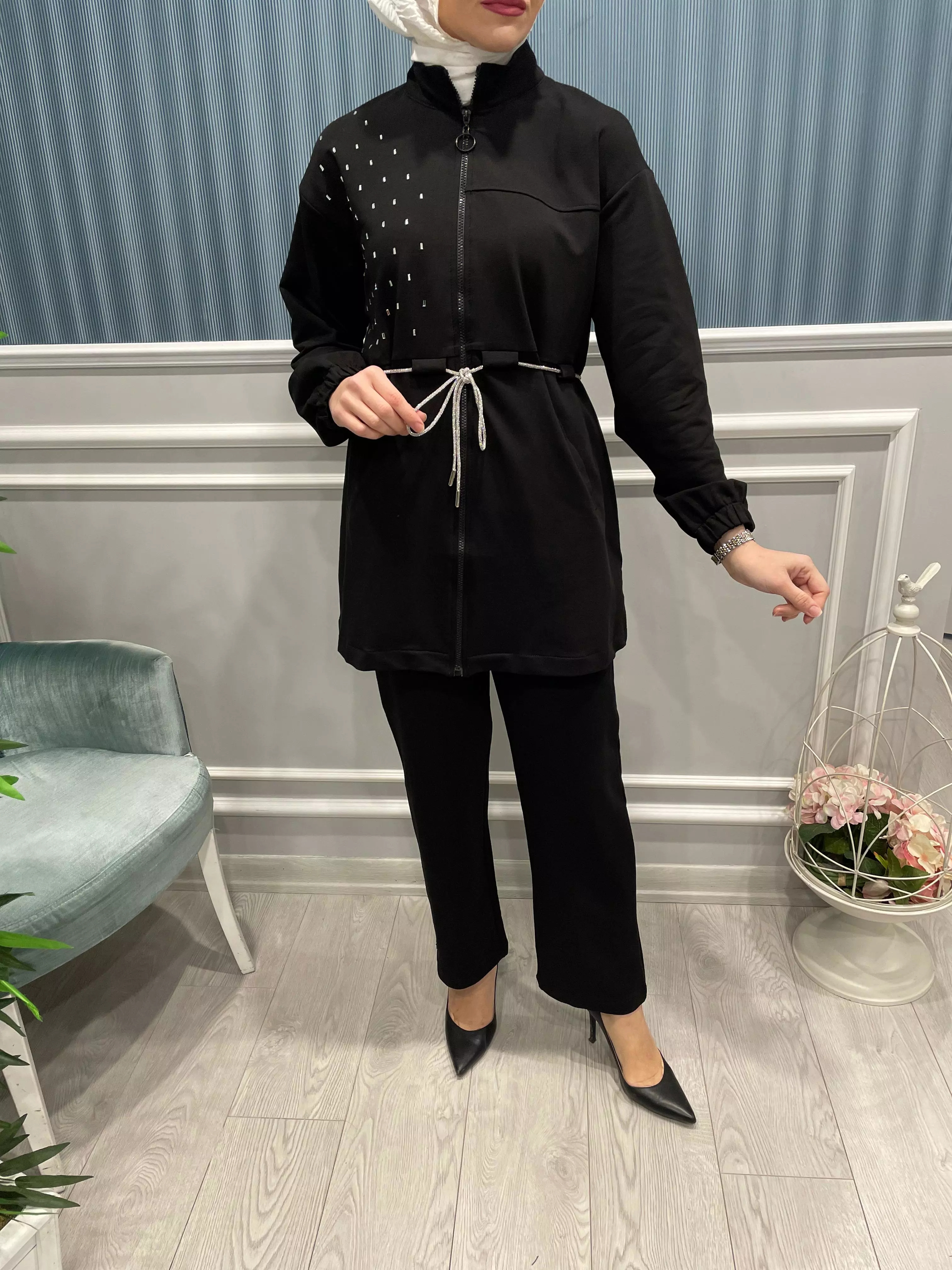 TAŞ%20DETAYLI%20BELİ%20BÜZGÜLÜ%20TAKIM
