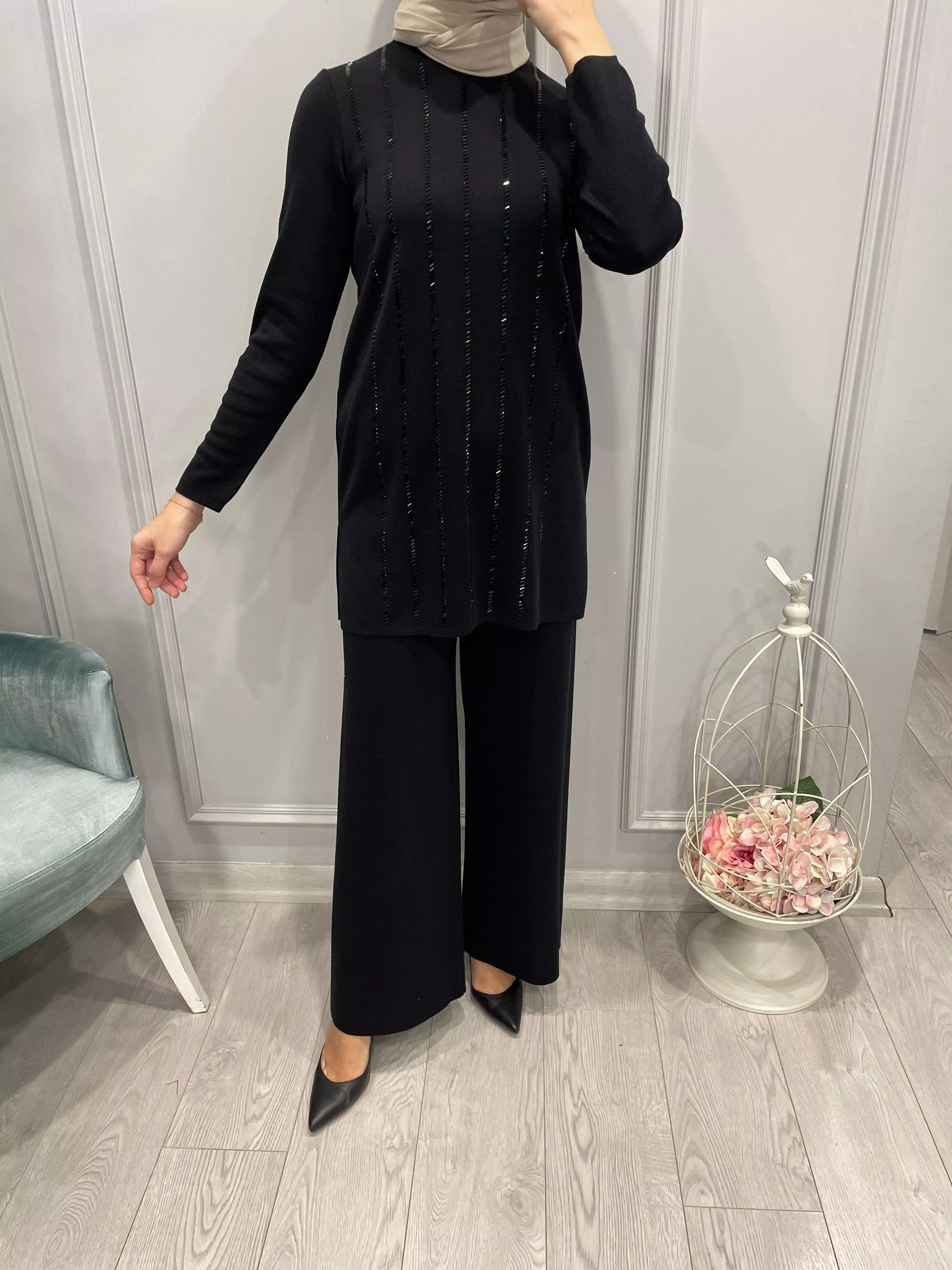 YANLARI%20TAŞ%20İŞLEMELİ%20BOL%20PAÇA%20PANTOLON