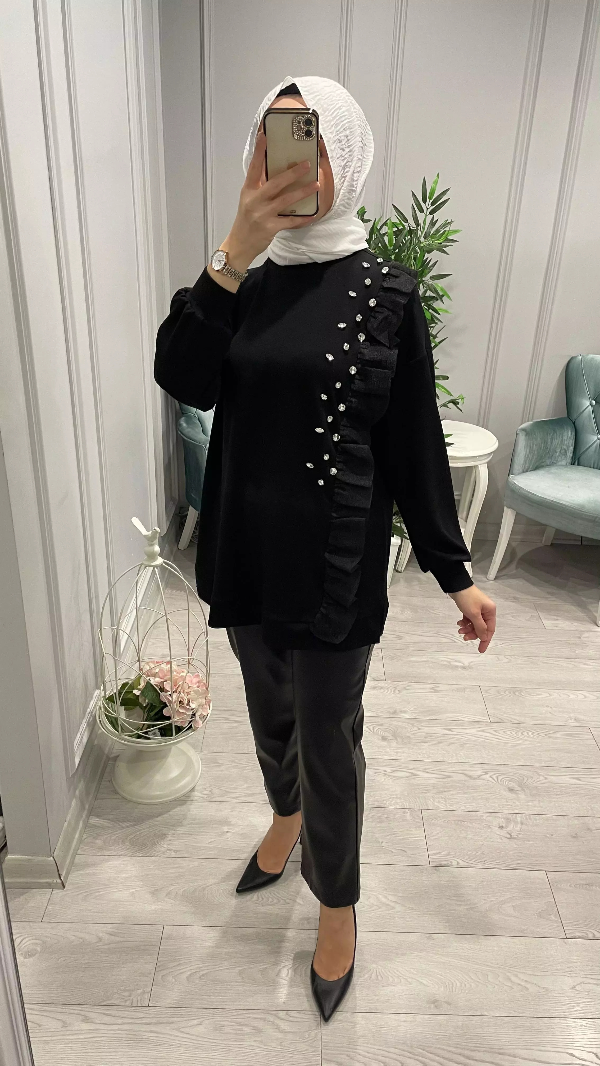 ÖNÜ%20FIRFIRLI%20TAŞLI%20SWEAT